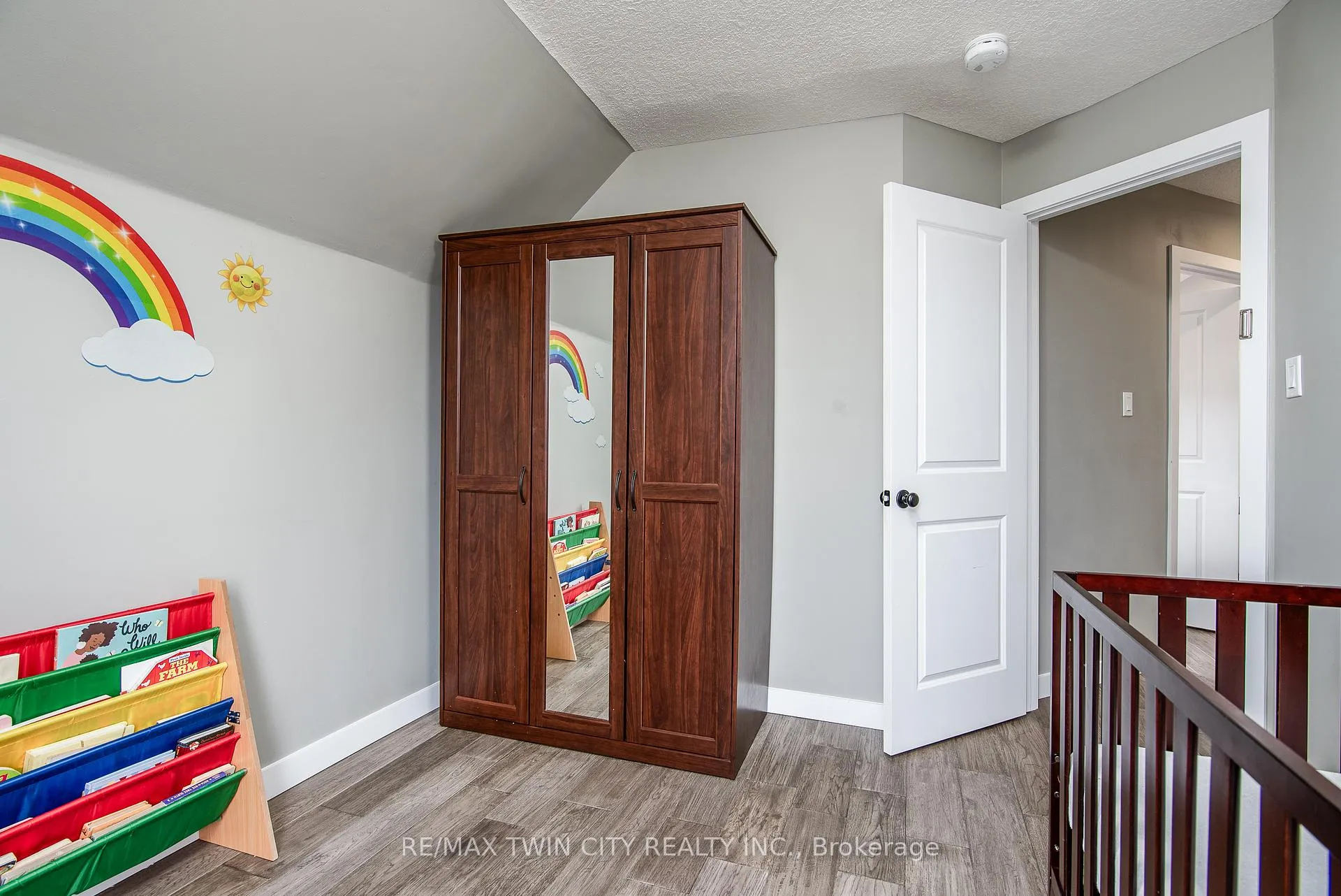 Photo 29 of 15 Herlan Avenue, Kitchener — HOMEH