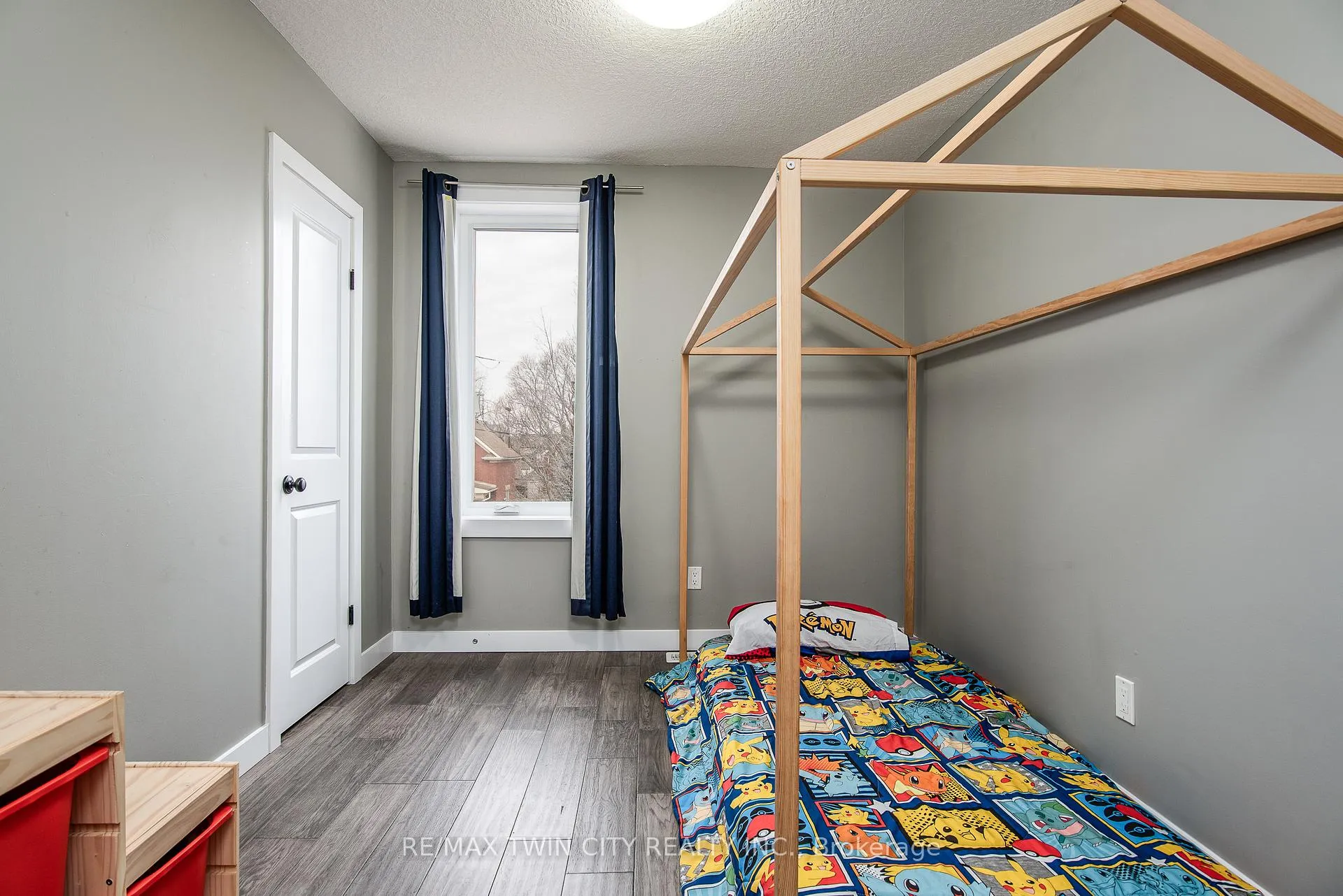 Photo 31 of 15 Herlan Avenue, Kitchener — HOMEH