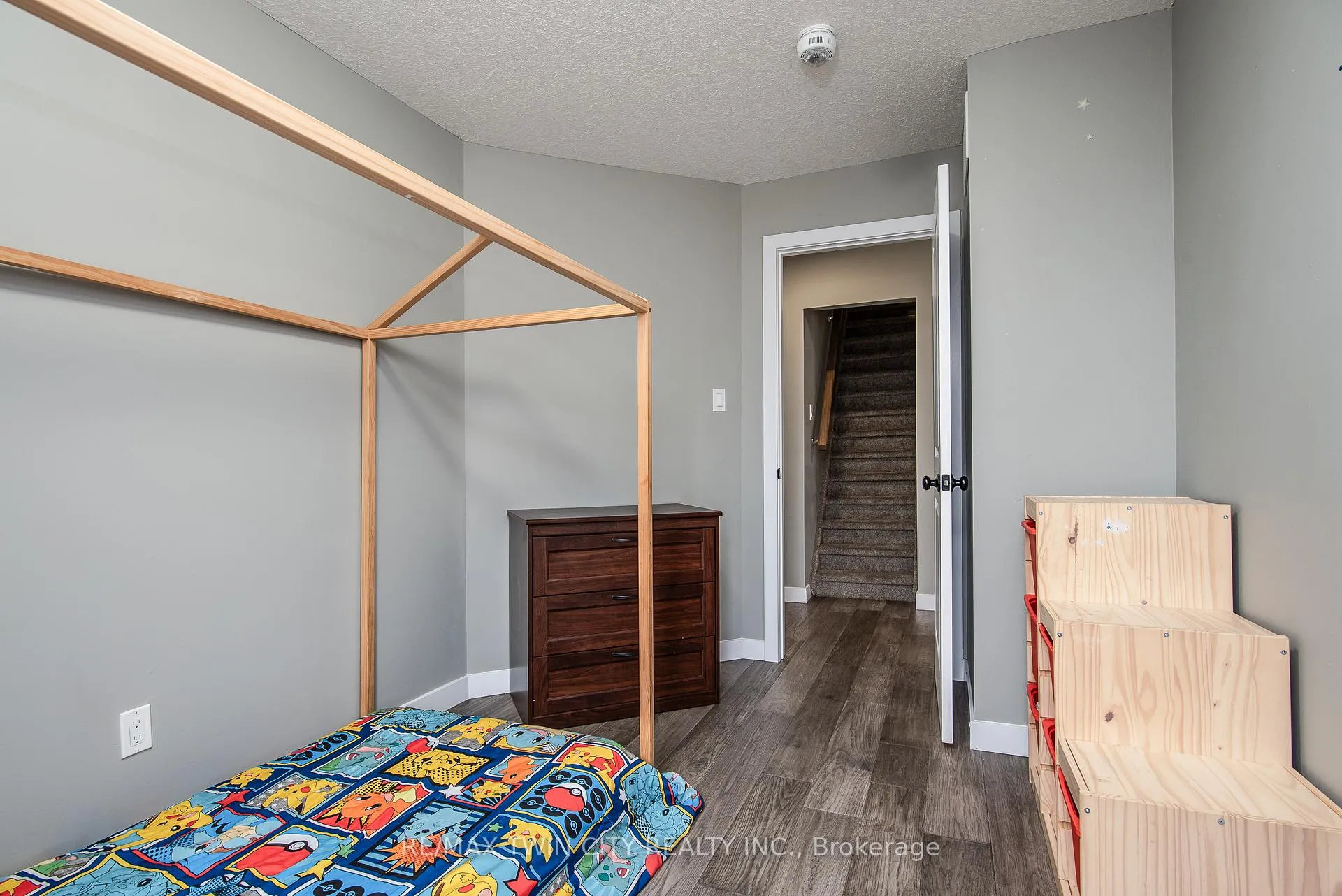 Photo 32 of 15 Herlan Avenue, Kitchener — HOMEH