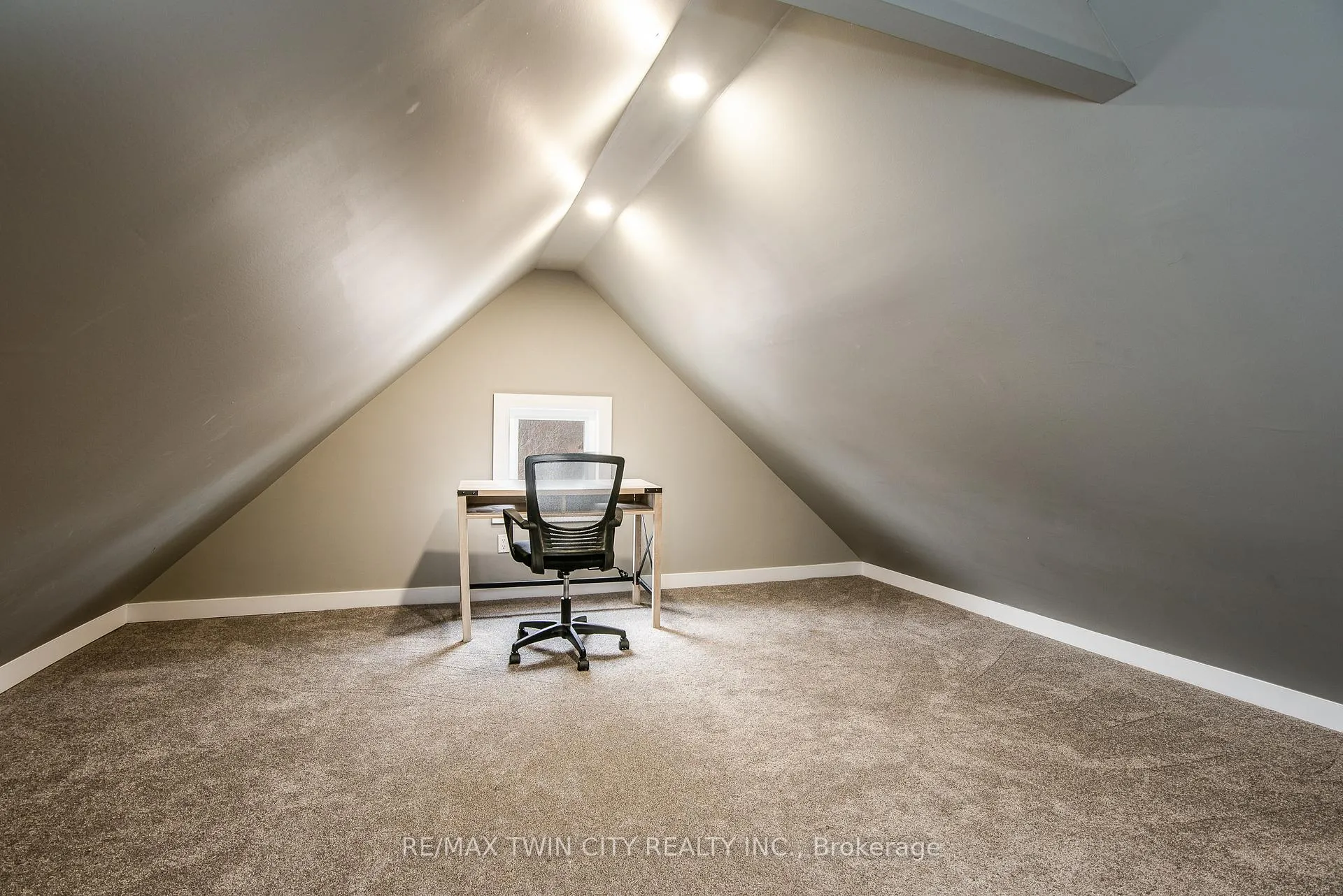 Photo 35 of 15 Herlan Avenue, Kitchener — HOMEH