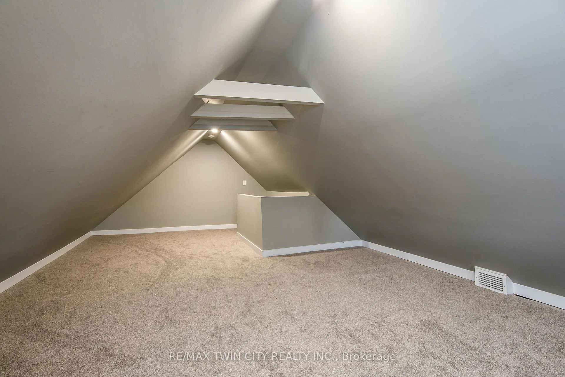Photo 36 of 15 Herlan Avenue, Kitchener — HOMEH