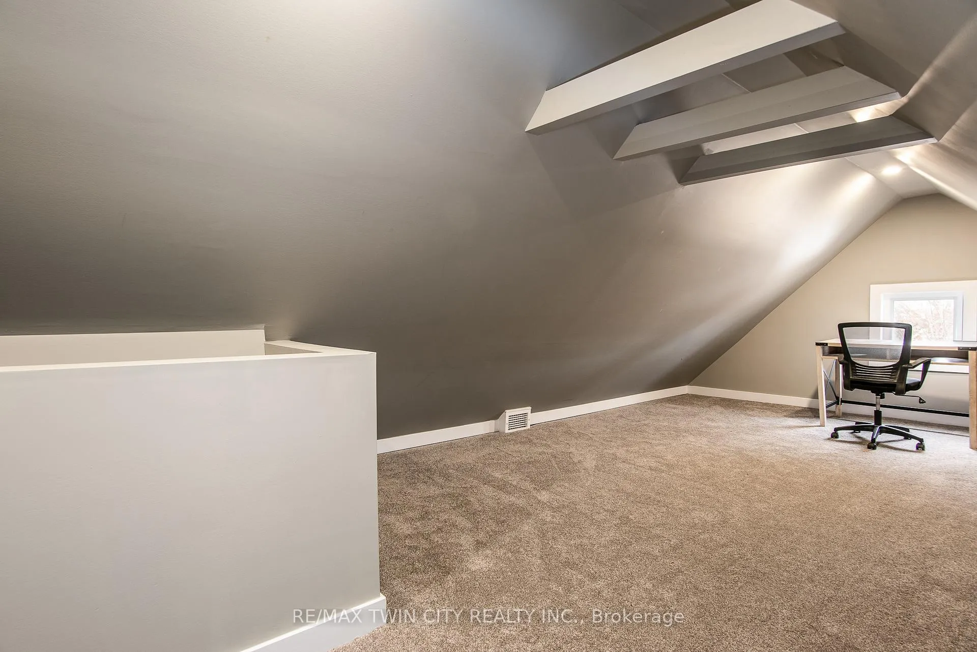 Photo 37 of 15 Herlan Avenue, Kitchener — HOMEH
