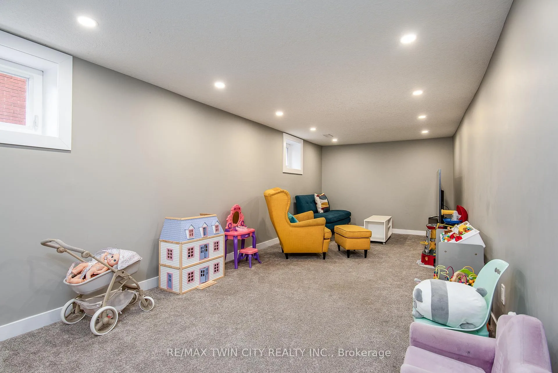 Photo 38 of 15 Herlan Avenue, Kitchener — HOMEH