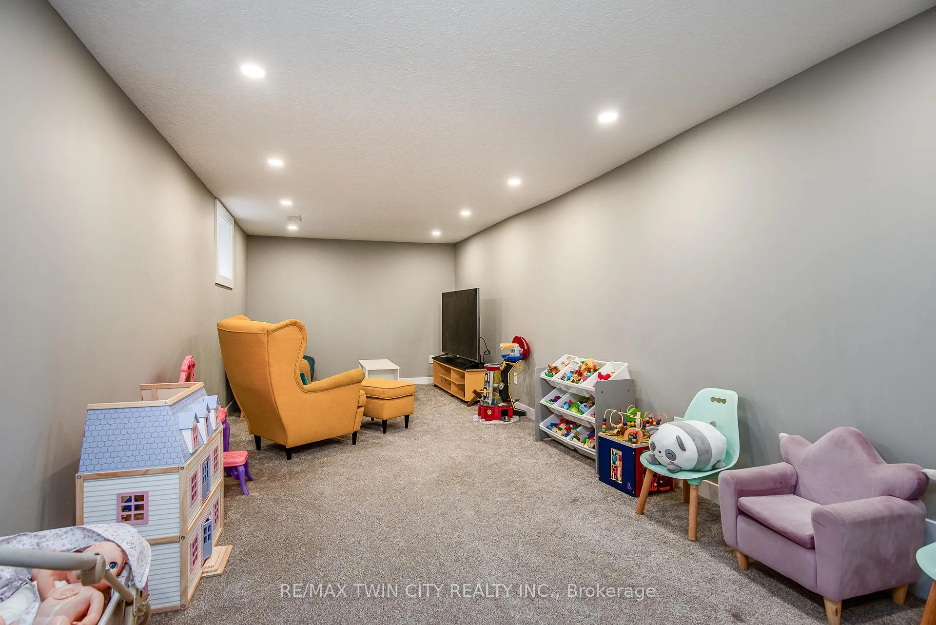 Photo 39 of 15 Herlan Avenue, Kitchener — HOMEH
