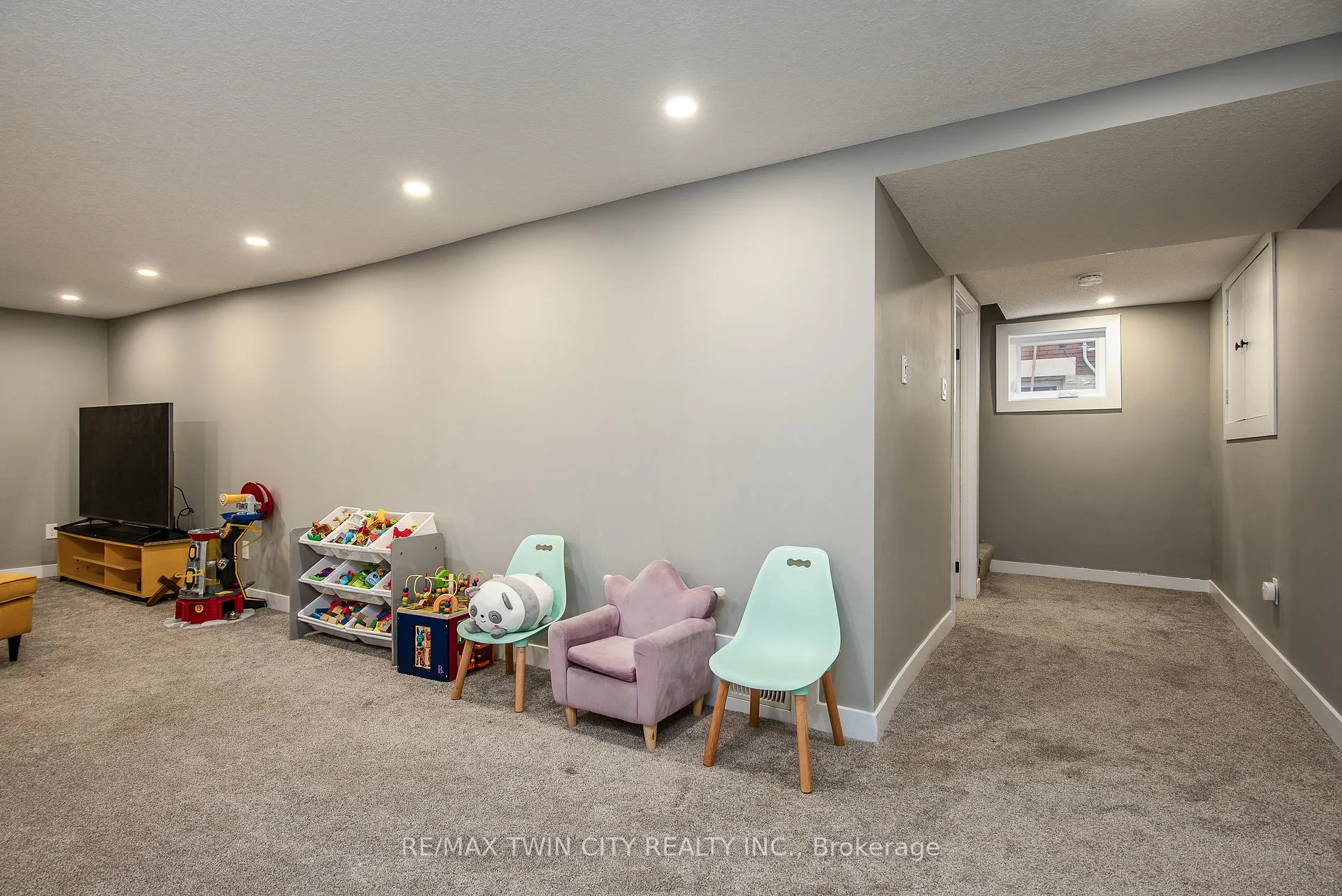 Photo 40 of 15 Herlan Avenue, Kitchener — HOMEH