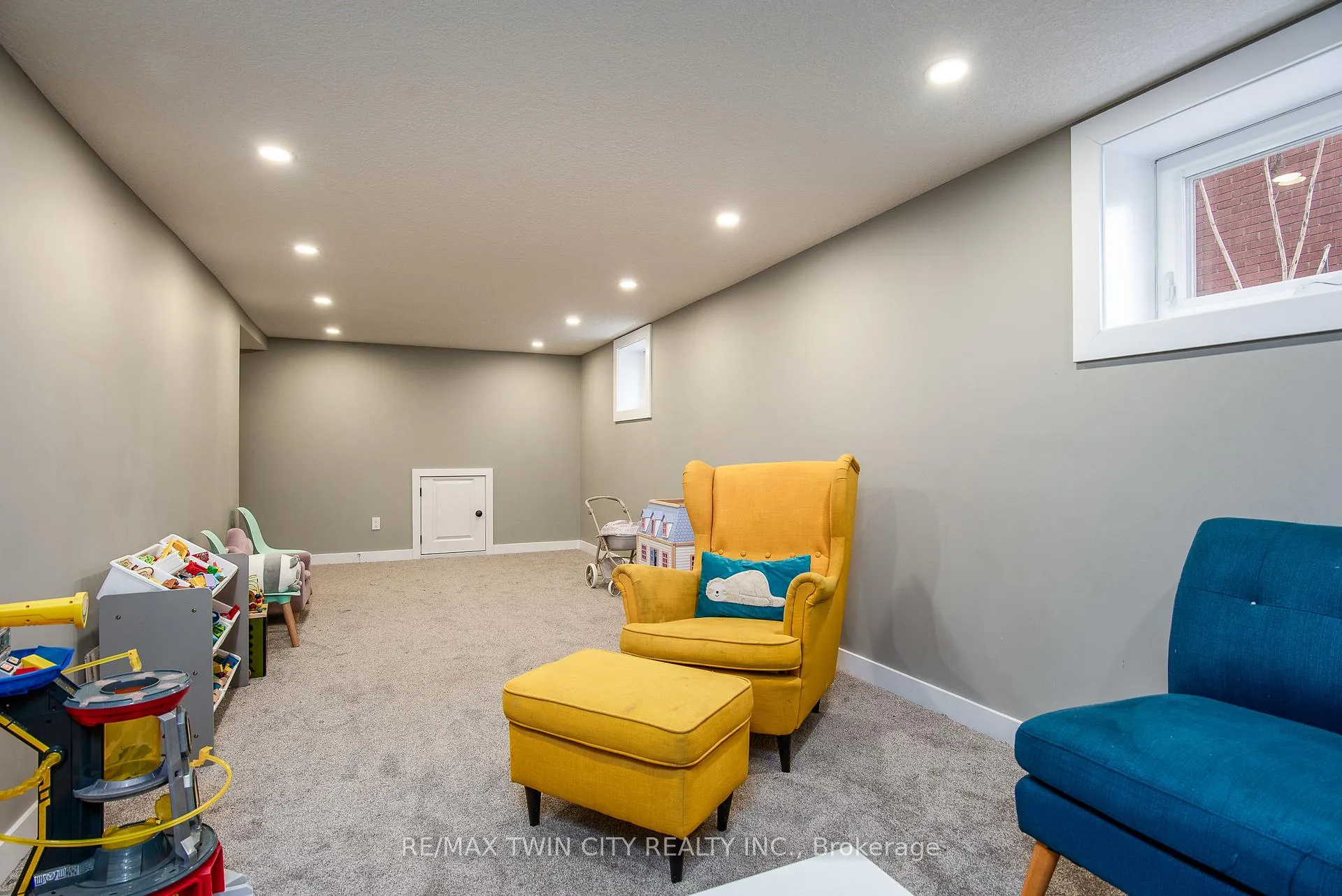 Photo 41 of 15 Herlan Avenue, Kitchener — HOMEH