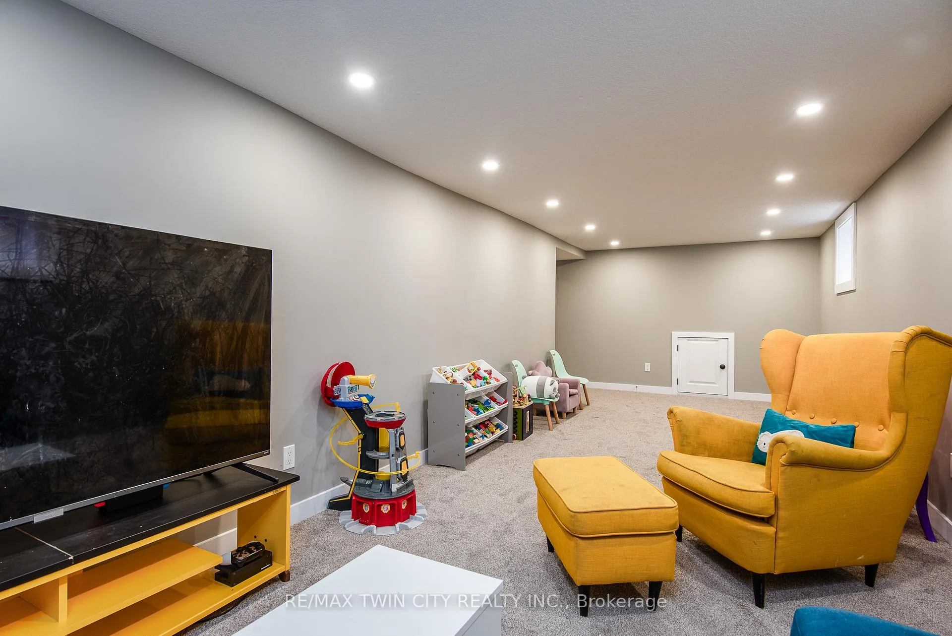 Photo 42 of 15 Herlan Avenue, Kitchener — HOMEH