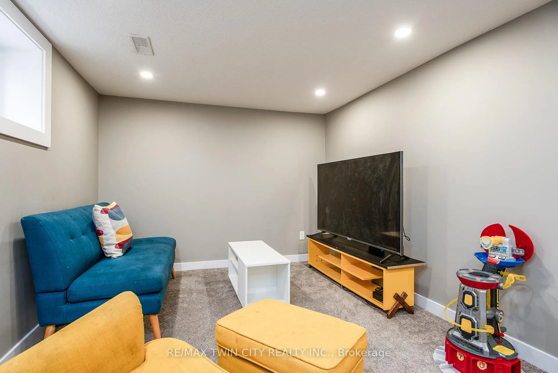 Photo 43 of 15 Herlan Avenue, Kitchener — HOMEH