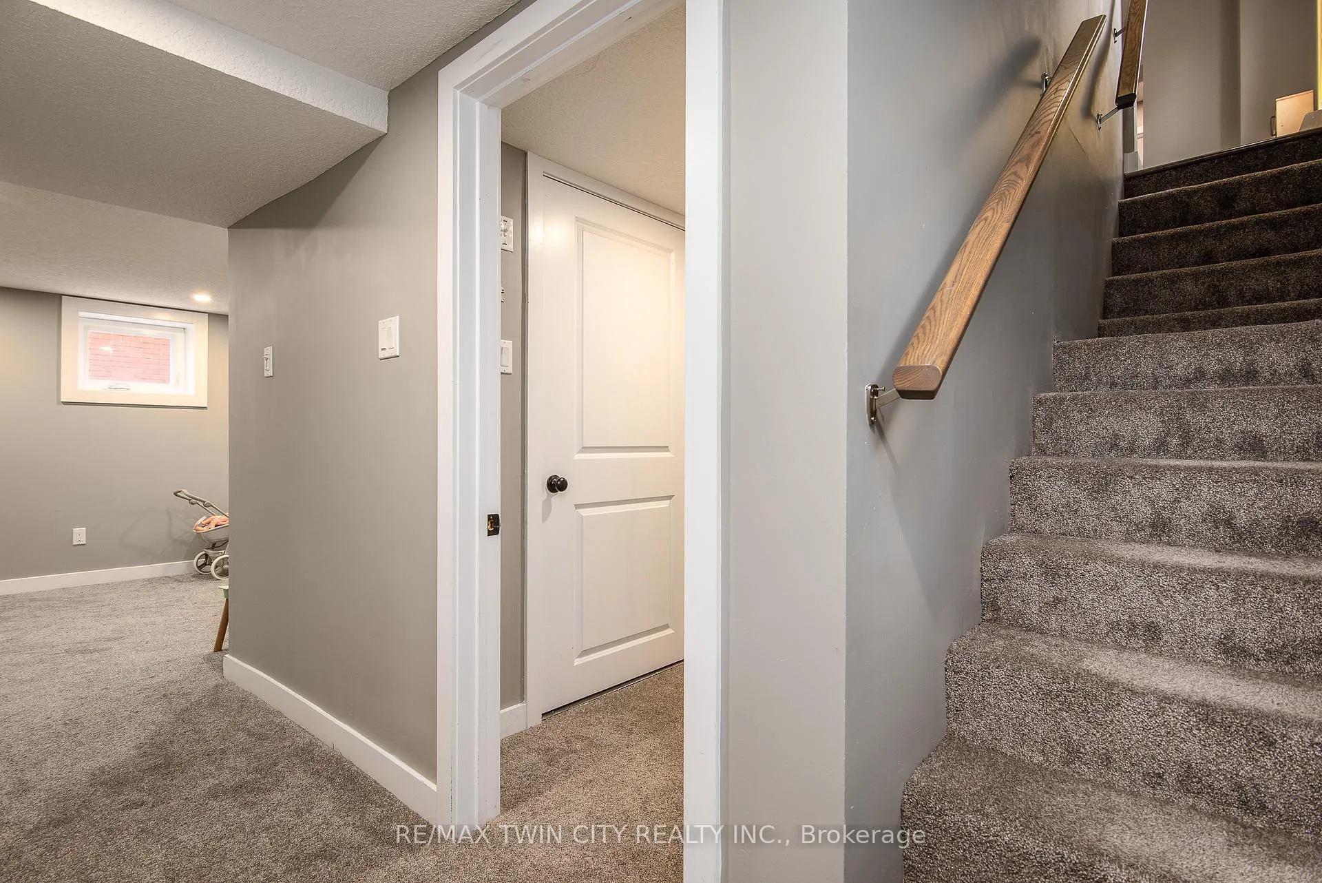 Photo 44 of 15 Herlan Avenue, Kitchener — HOMEH