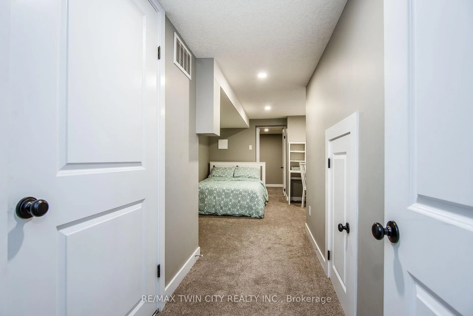 Photo 45 of 15 Herlan Avenue, Kitchener — HOMEH
