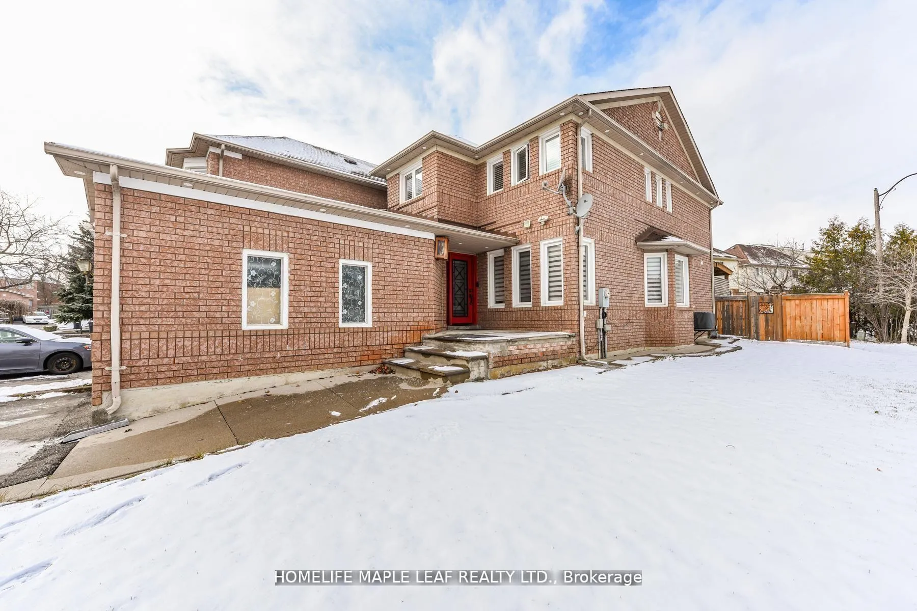 Photo 4 of 100 Alaskan Summit Court W, Brampton, Sandringham-Wellington — HOMEH