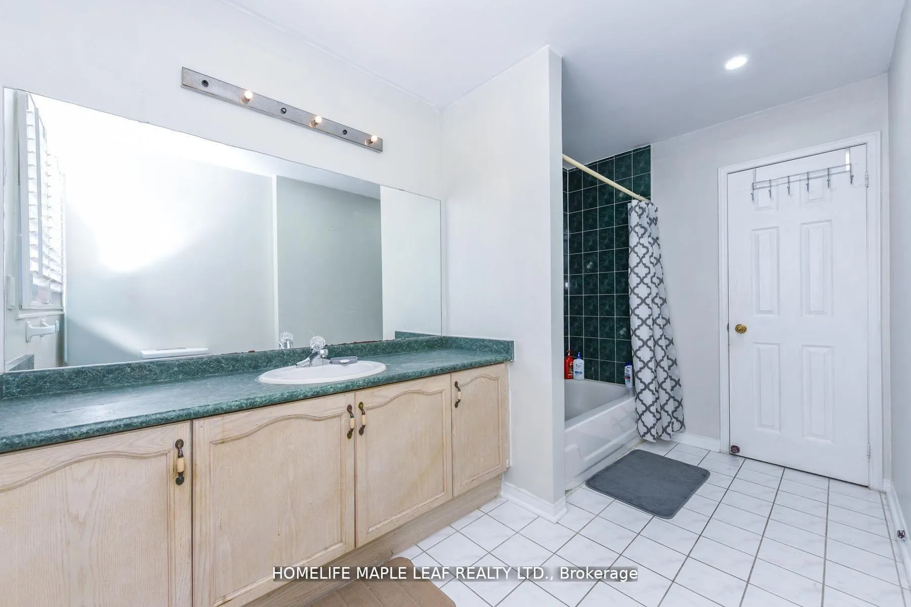 Photo 30 of 100 Alaskan Summit Court W, Brampton, Sandringham-Wellington — HOMEH