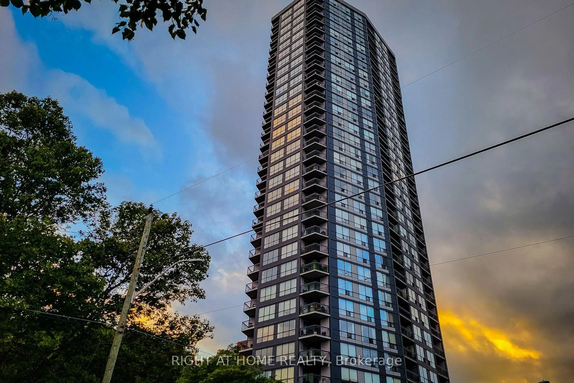 Photo of Unit 601, 150 Charlton Avenue E