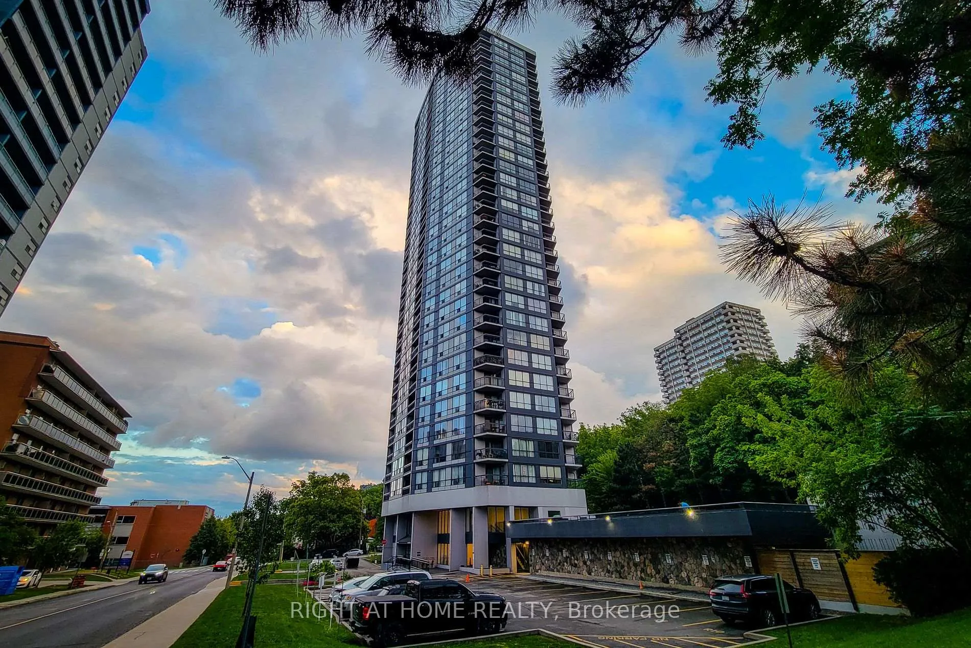 Photo 2 of Unit 601, 150 Charlton Avenue E, Hamilton, Corktown — HOMEH