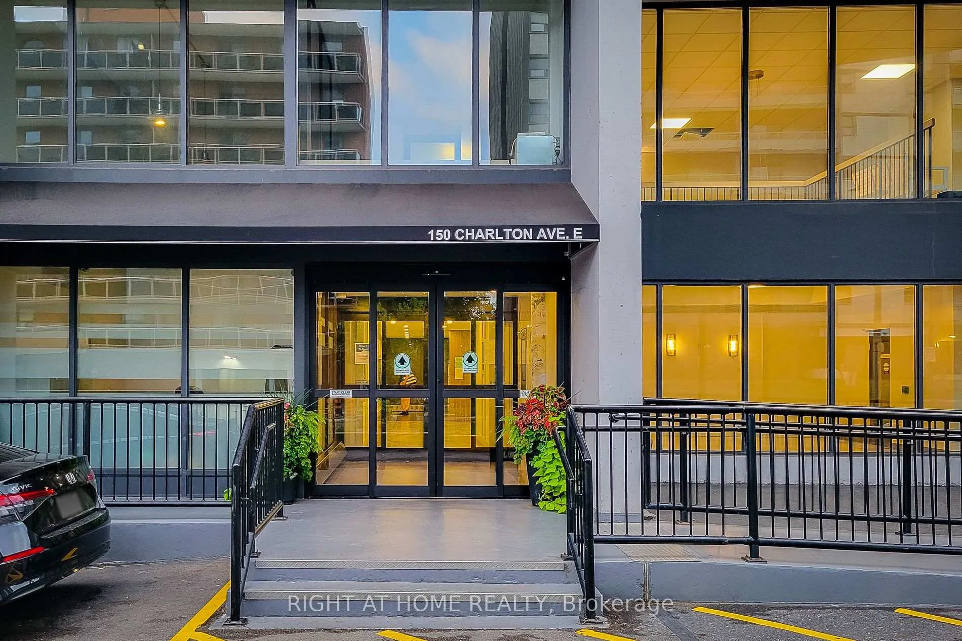 Photo 8 of Unit 601, 150 Charlton Avenue E, Hamilton, Corktown — HOMEH