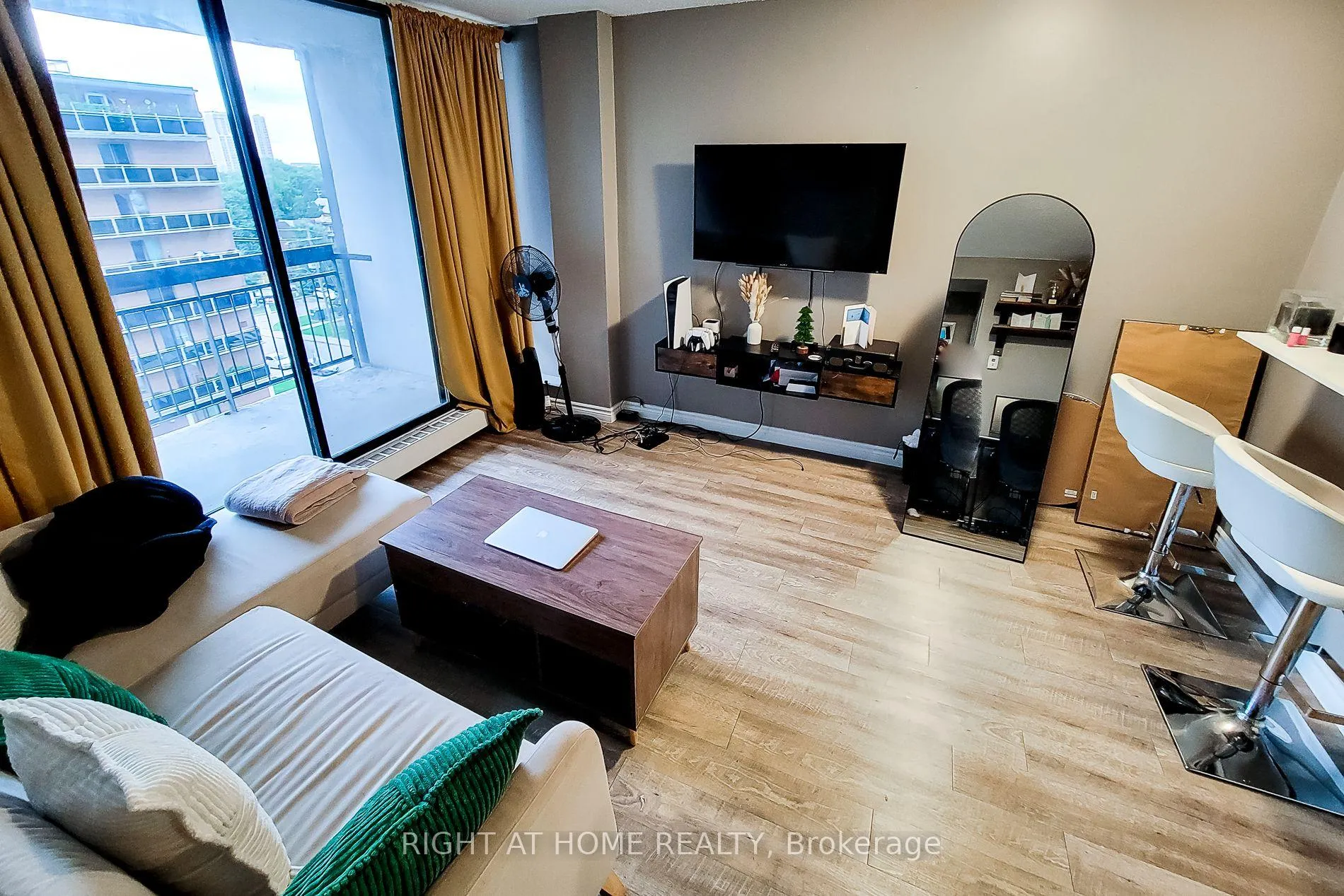 Photo 23 of Unit 601, 150 Charlton Avenue E, Hamilton, Corktown — HOMEH