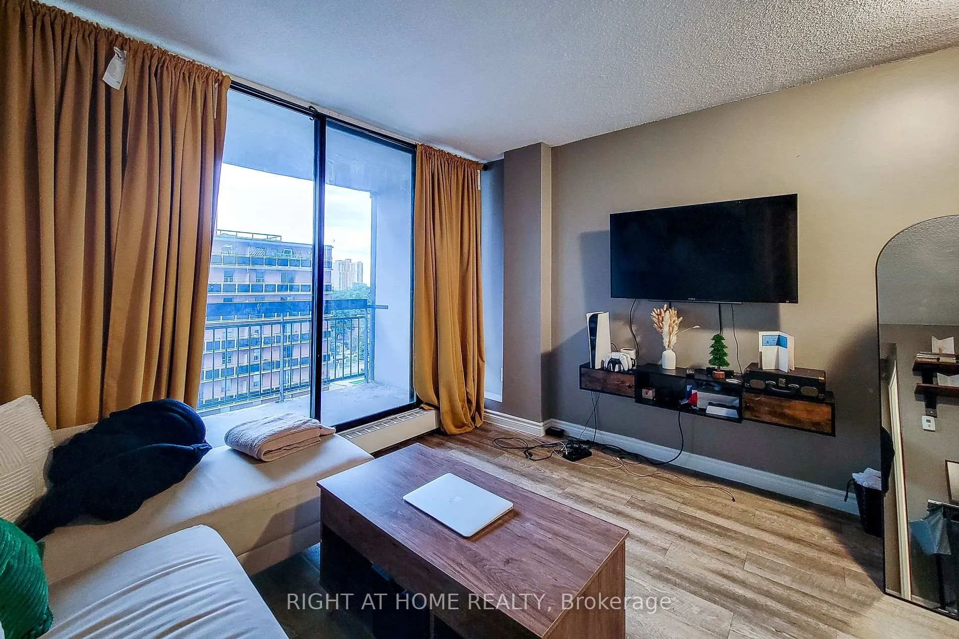 Photo 25 of Unit 601, 150 Charlton Avenue E, Hamilton, Corktown — HOMEH