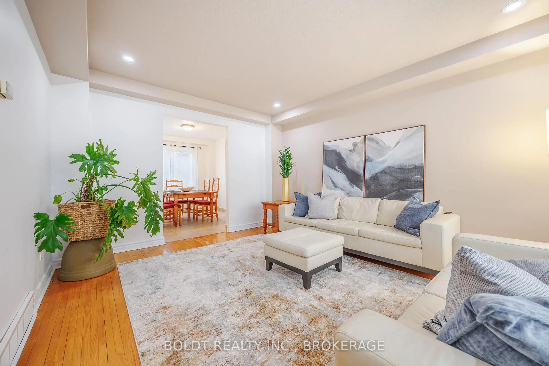 Photo 2 of 6760 Wilinger Street, Niagara Falls, Stamford — HOMEH