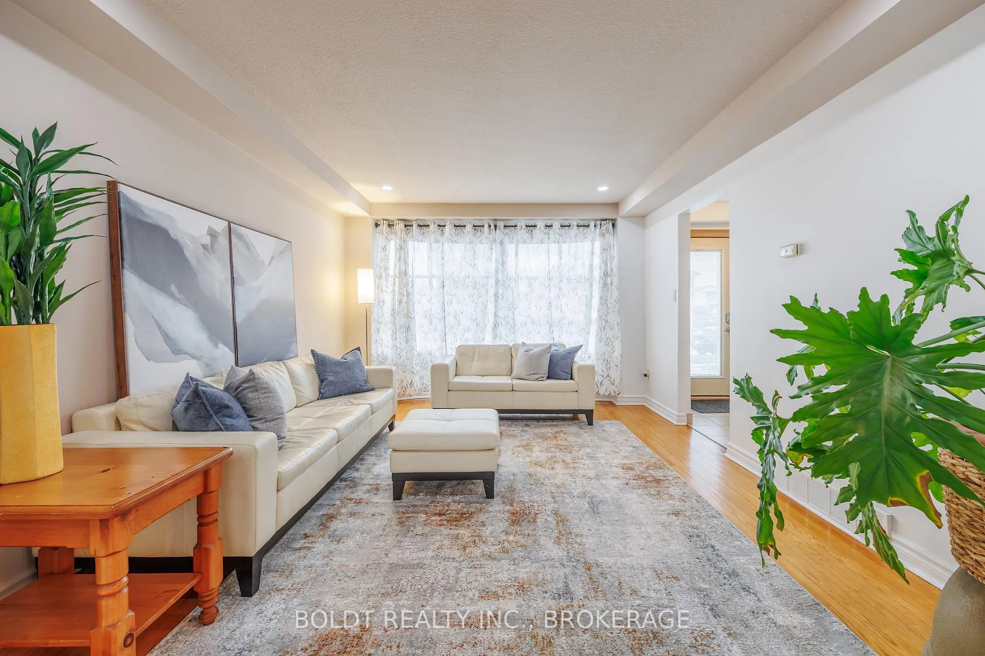 Photo 3 of 6760 Wilinger Street, Niagara Falls, Stamford — HOMEH