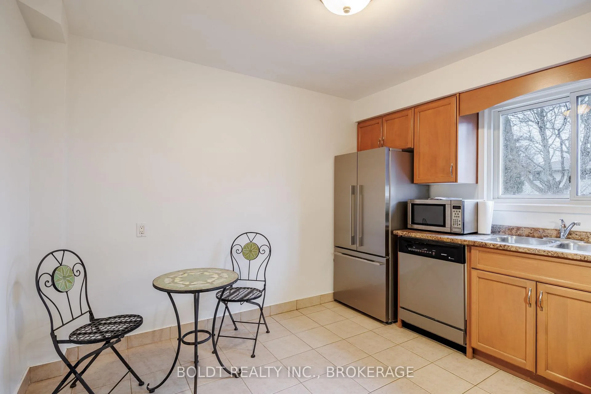 Photo 5 of 6760 Wilinger Street, Niagara Falls, Stamford — HOMEH