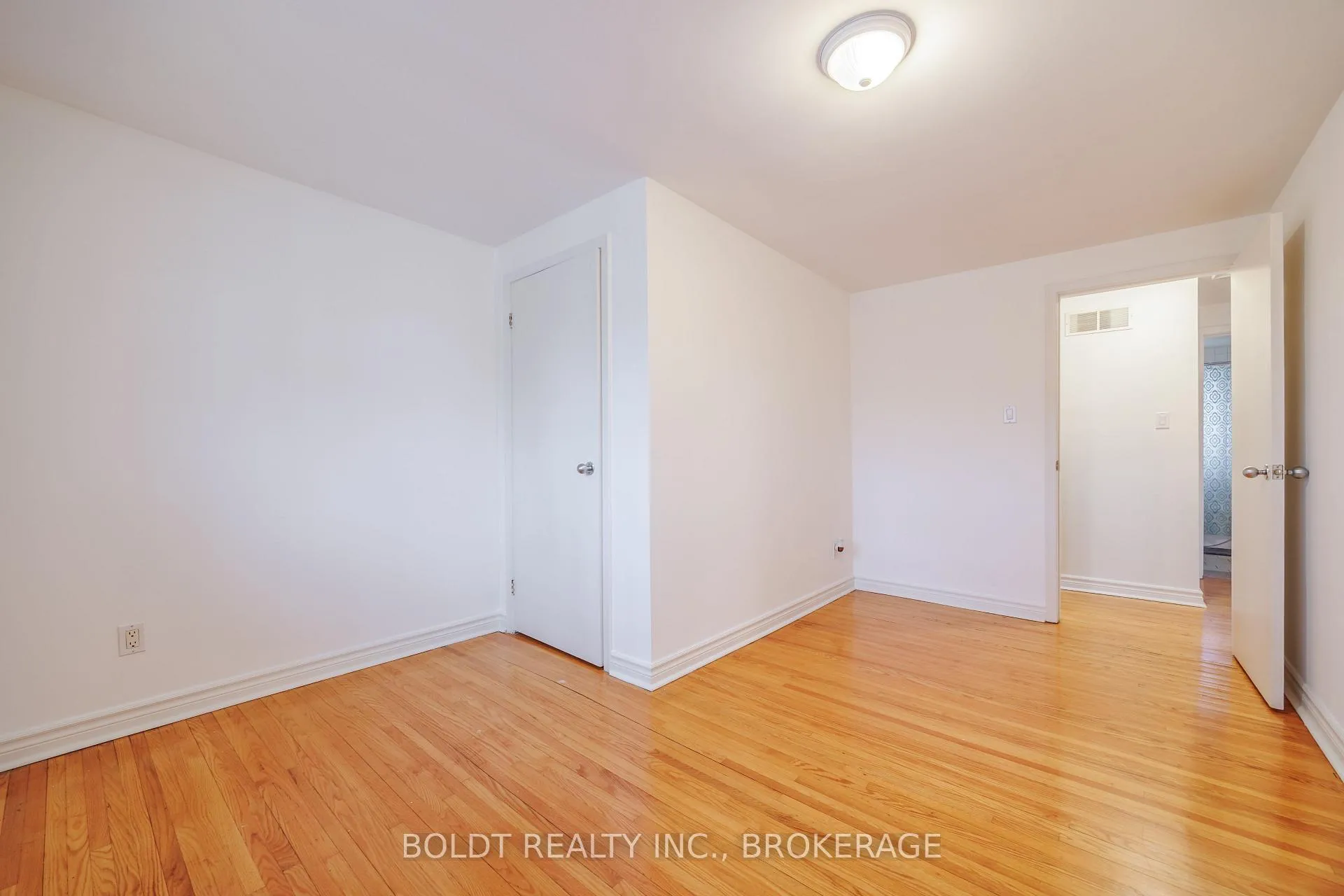 Photo 8 of 6760 Wilinger Street, Niagara Falls, Stamford — HOMEH