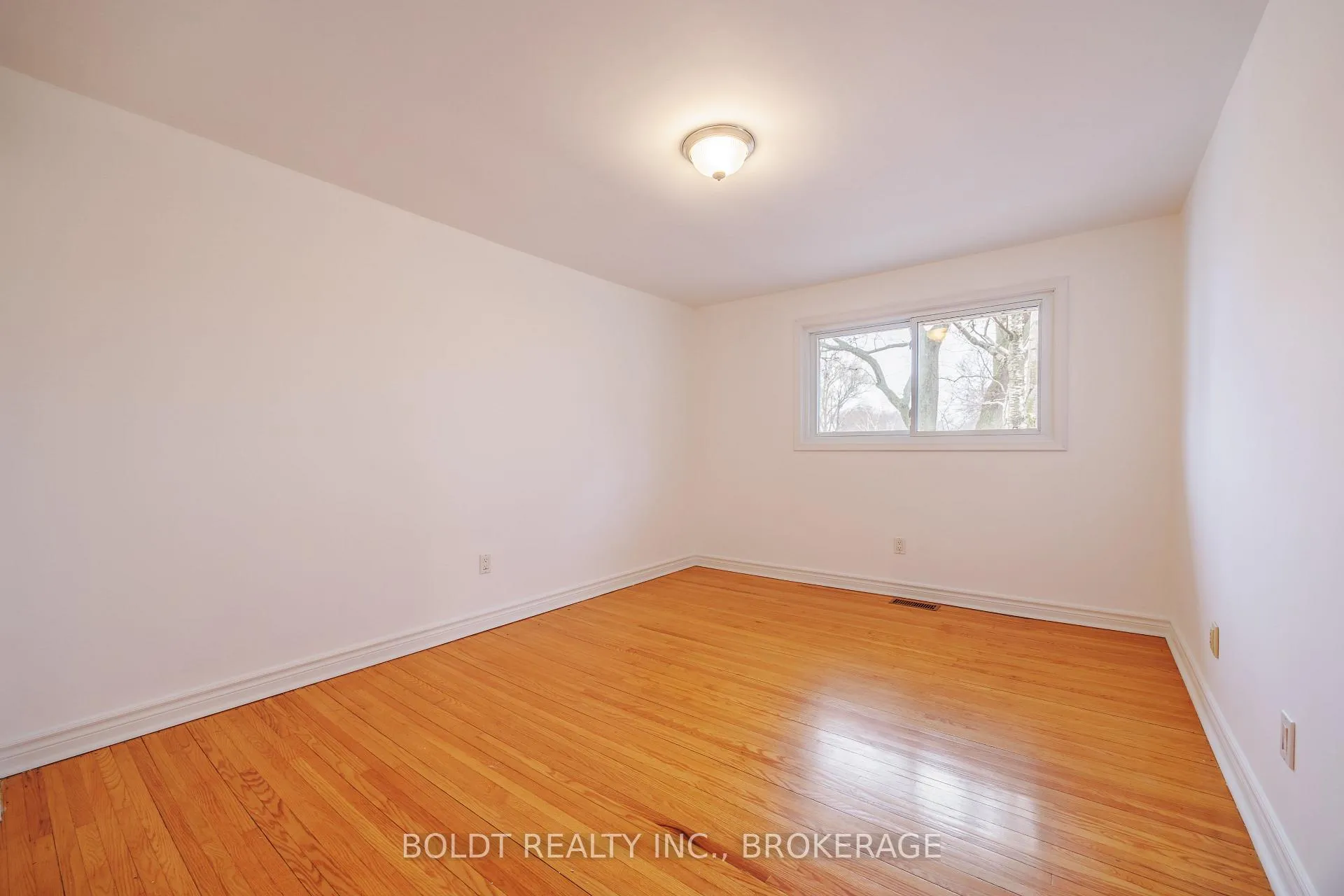 Photo 9 of 6760 Wilinger Street, Niagara Falls, Stamford — HOMEH