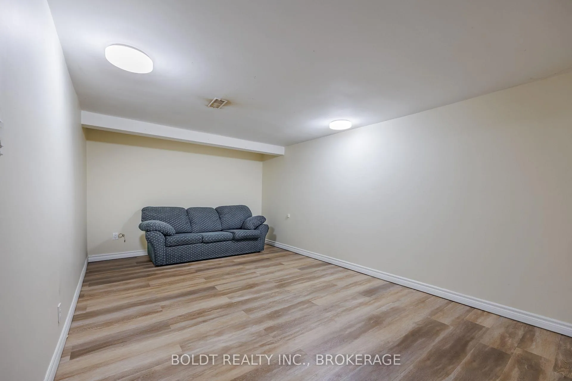 Photo 15 of 6760 Wilinger Street, Niagara Falls, Stamford — HOMEH