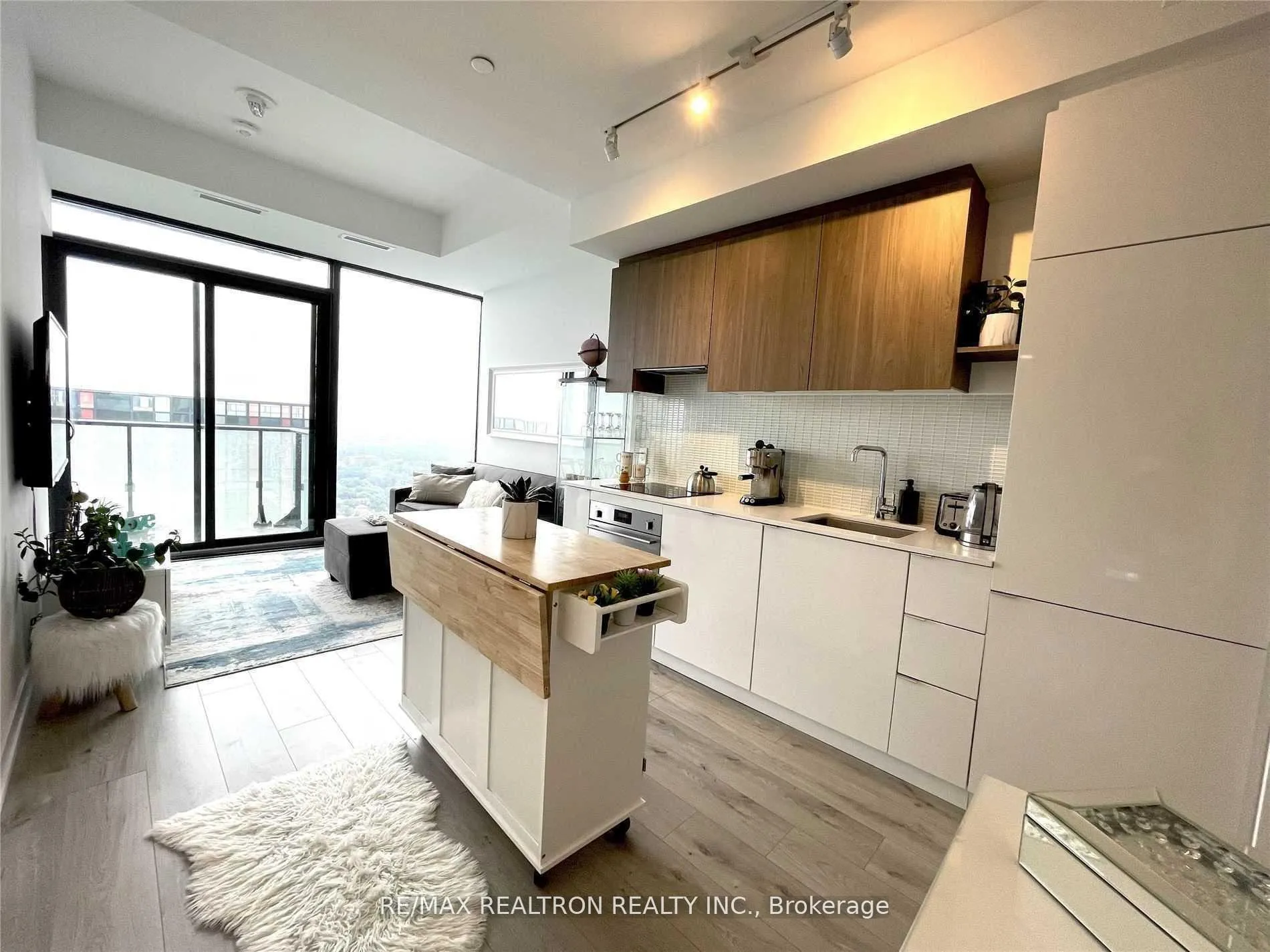 Front of Unit 4308, 161 Roehampton Avenue