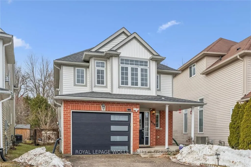 Photo 2 of 535 Blue Beech Boulevard, Waterloo, Columbia Forest — HOMEH