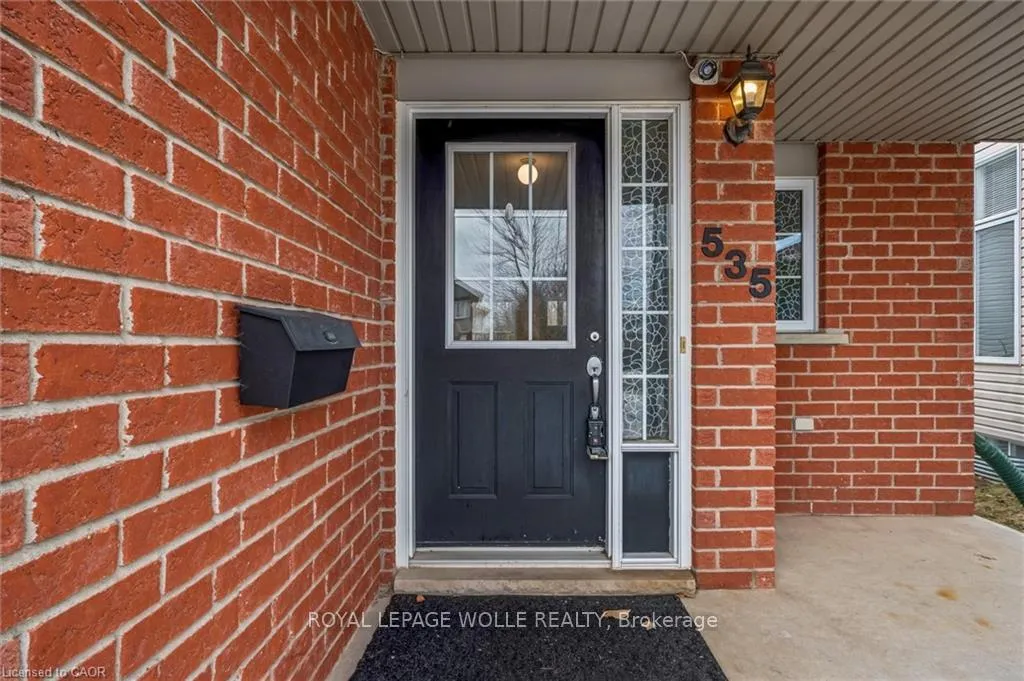 Photo 3 of 535 Blue Beech Boulevard, Waterloo, Columbia Forest — HOMEH