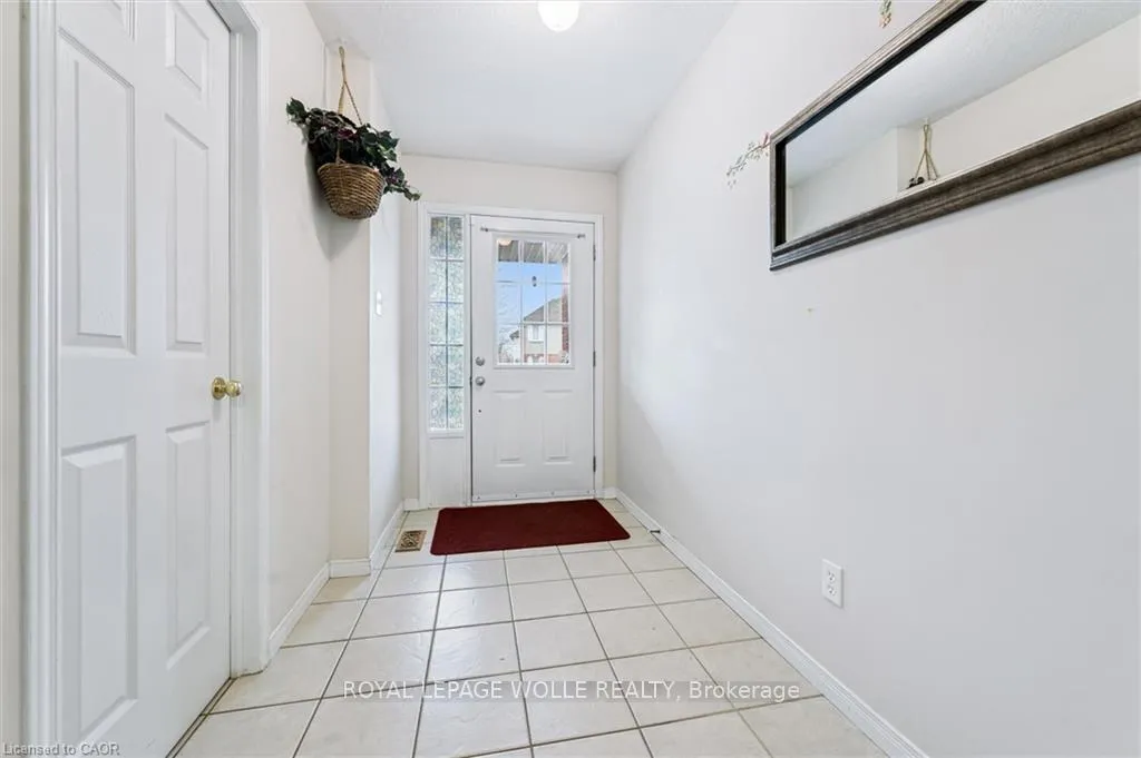 Photo 4 of 535 Blue Beech Boulevard, Waterloo, Columbia Forest — HOMEH