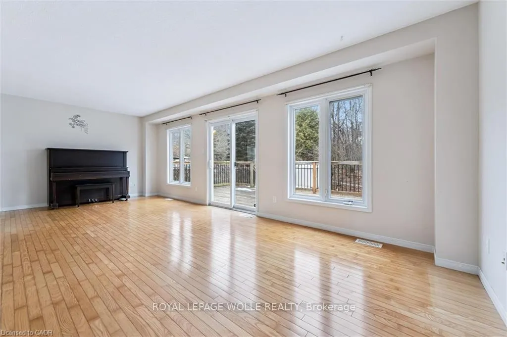 Photo 5 of 535 Blue Beech Boulevard, Waterloo, Columbia Forest — HOMEH