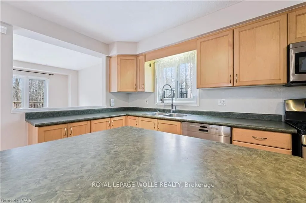 Photo 11 of 535 Blue Beech Boulevard, Waterloo, Columbia Forest — HOMEH
