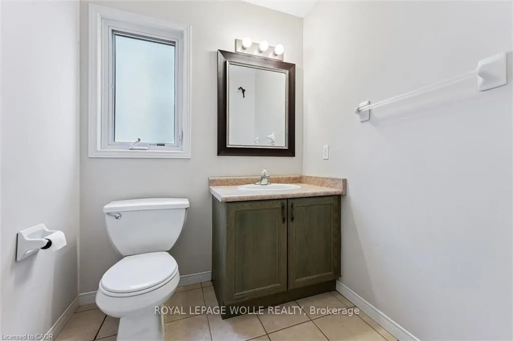 Photo 14 of 535 Blue Beech Boulevard, Waterloo, Columbia Forest — HOMEH