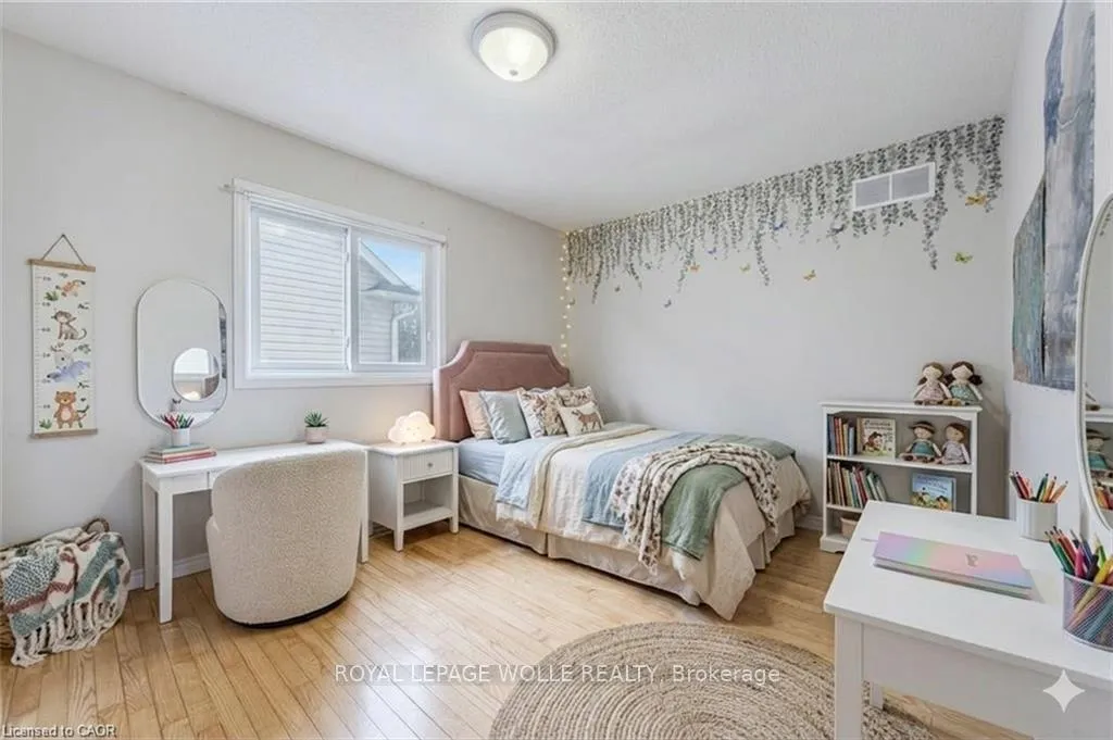 Photo 17 of 535 Blue Beech Boulevard, Waterloo, Columbia Forest — HOMEH
