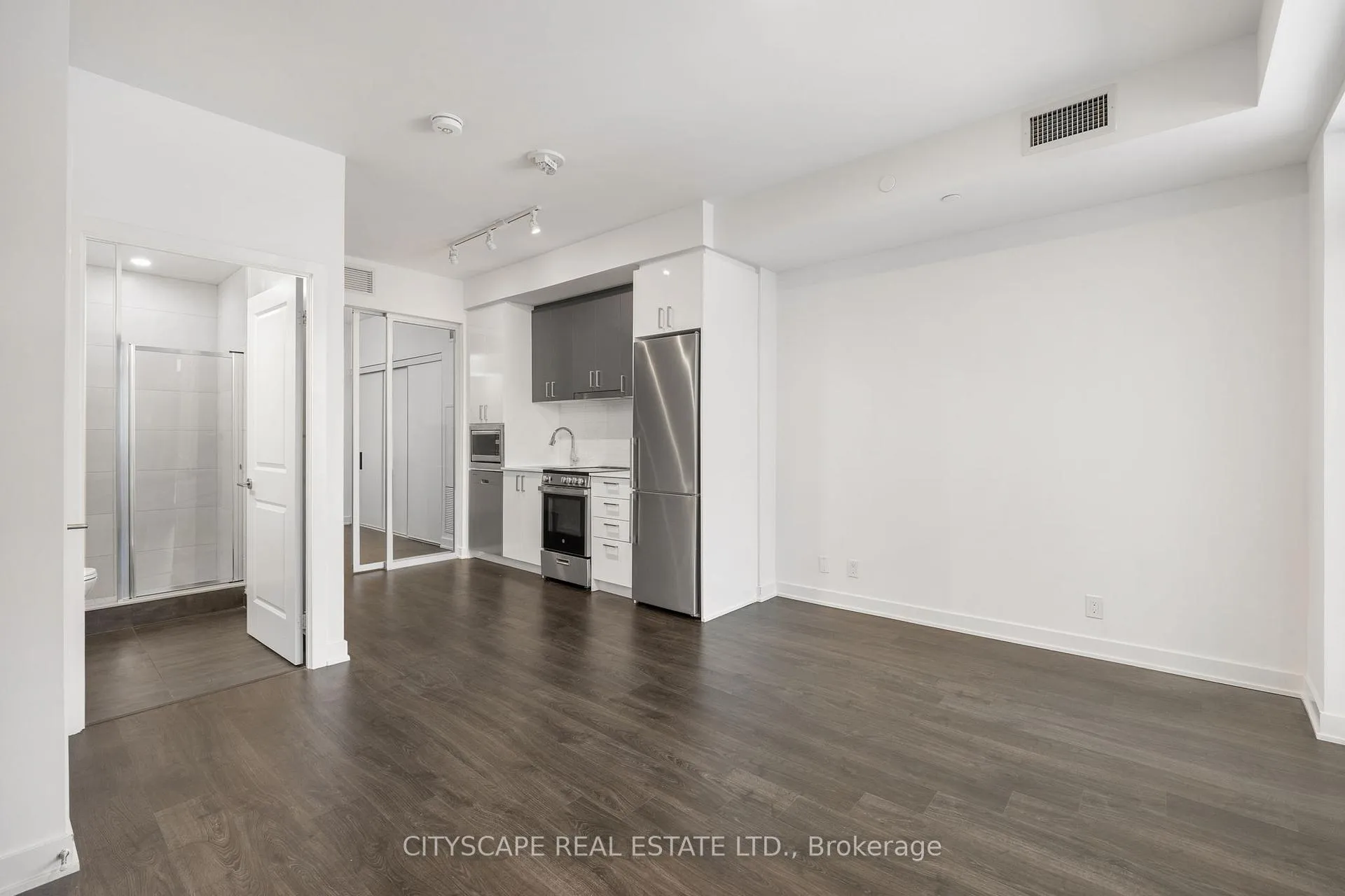 Photo 5 of Unit 501, 30 Upper Mall Way, Vaughan, Brownridge — HOMEH