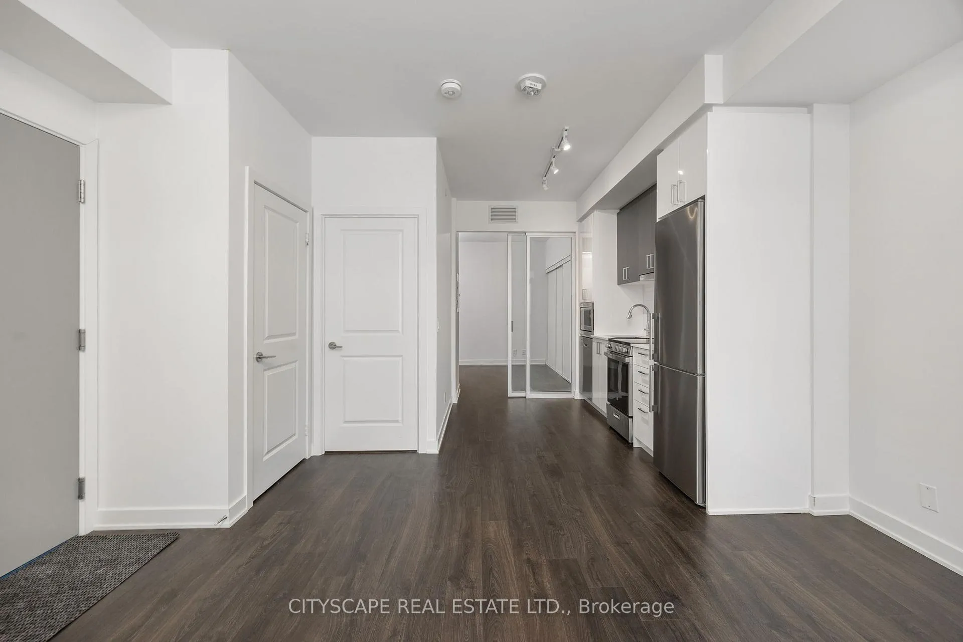 Photo 6 of Unit 501, 30 Upper Mall Way, Vaughan, Brownridge — HOMEH
