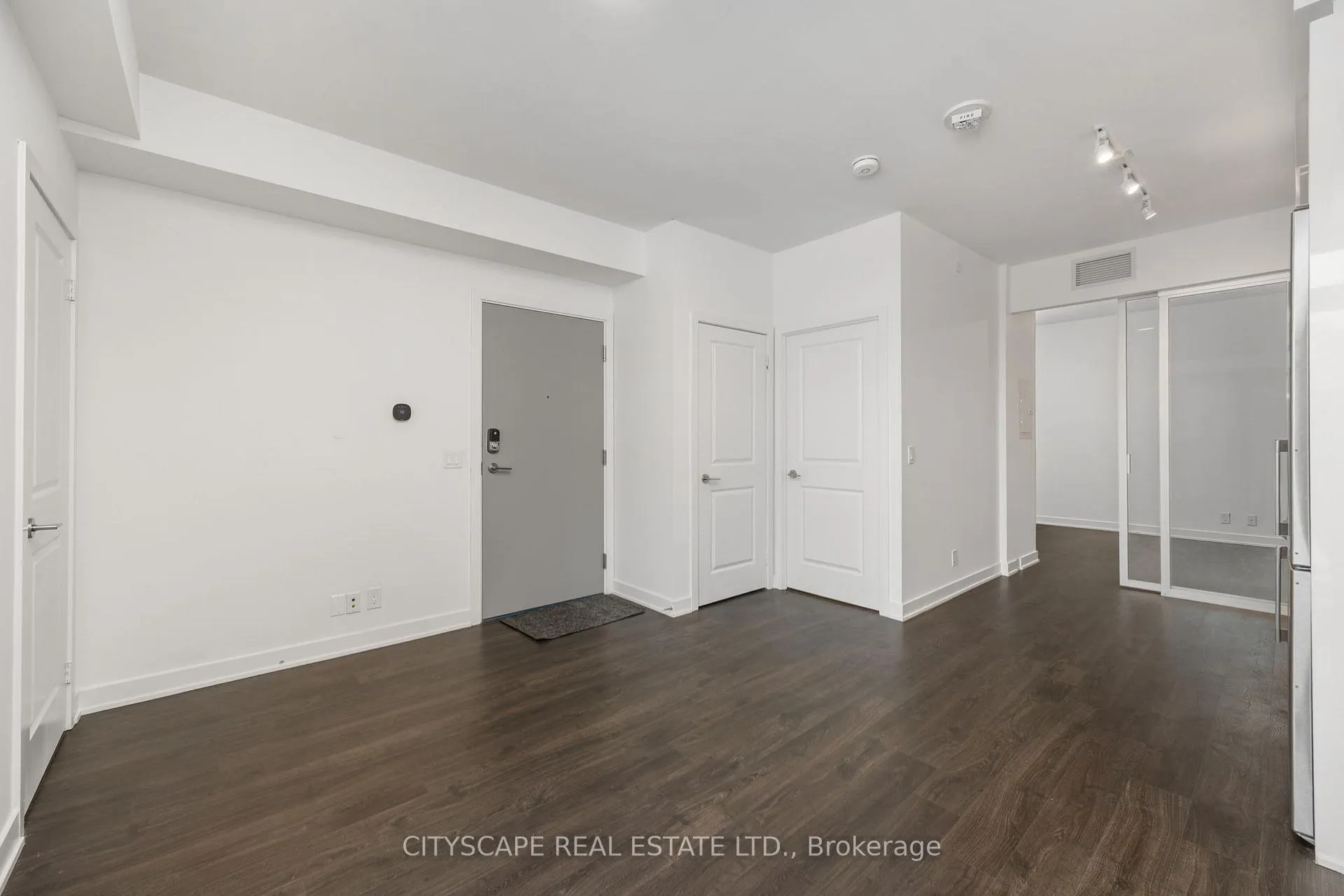 Photo 7 of Unit 501, 30 Upper Mall Way, Vaughan, Brownridge — HOMEH
