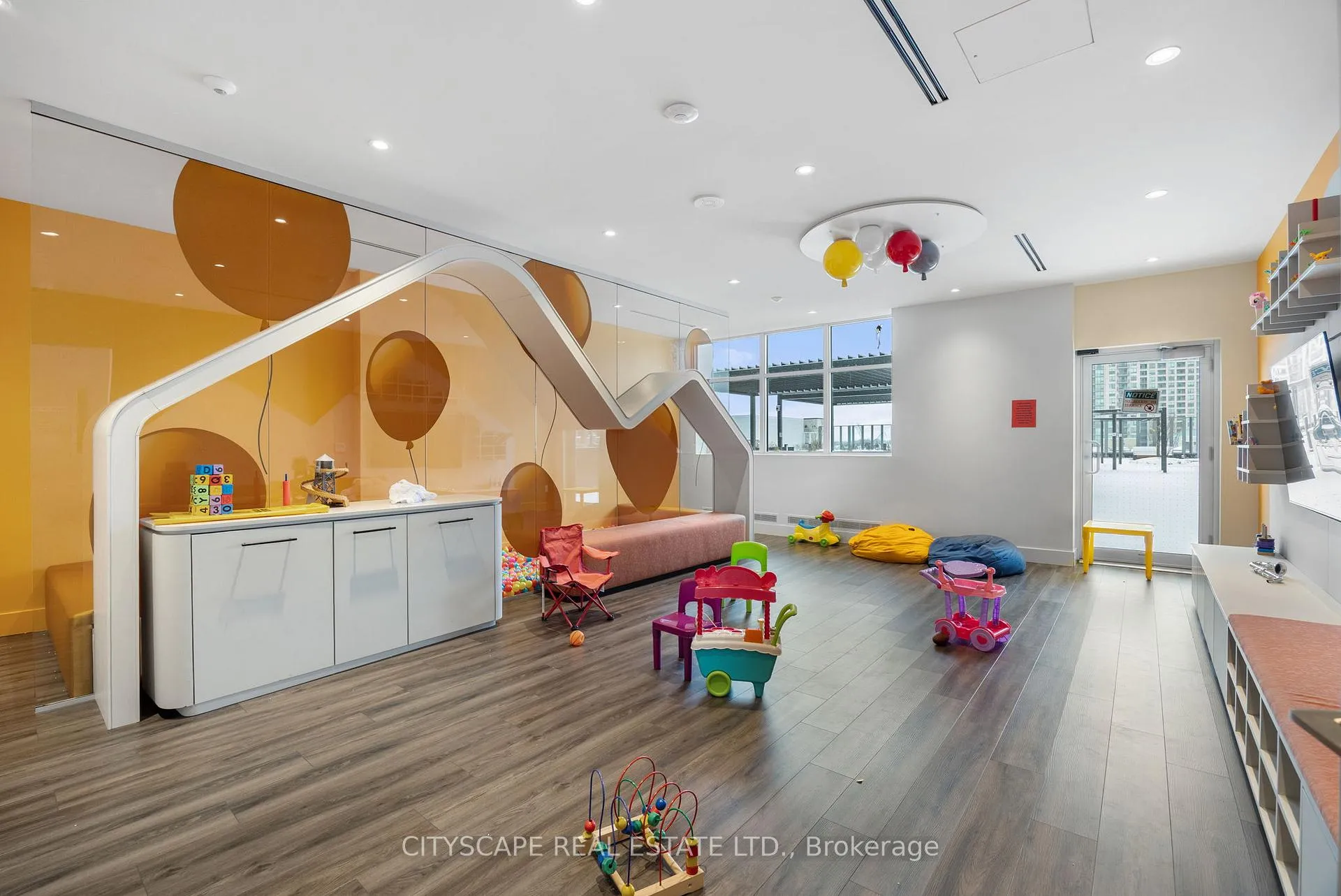 Photo 21 of Unit 501, 30 Upper Mall Way, Vaughan, Brownridge — HOMEH