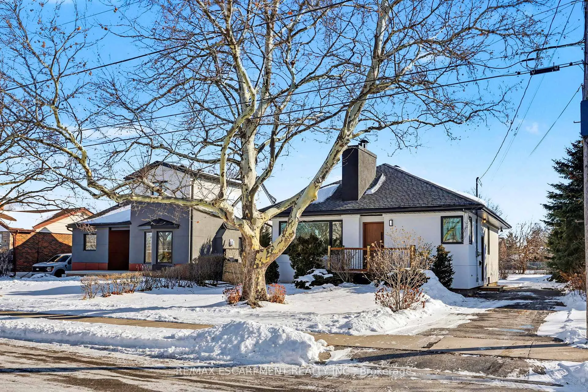 Photo 2 of 10 Norwich Road, Hamilton, Stoney Creek — HOMEH