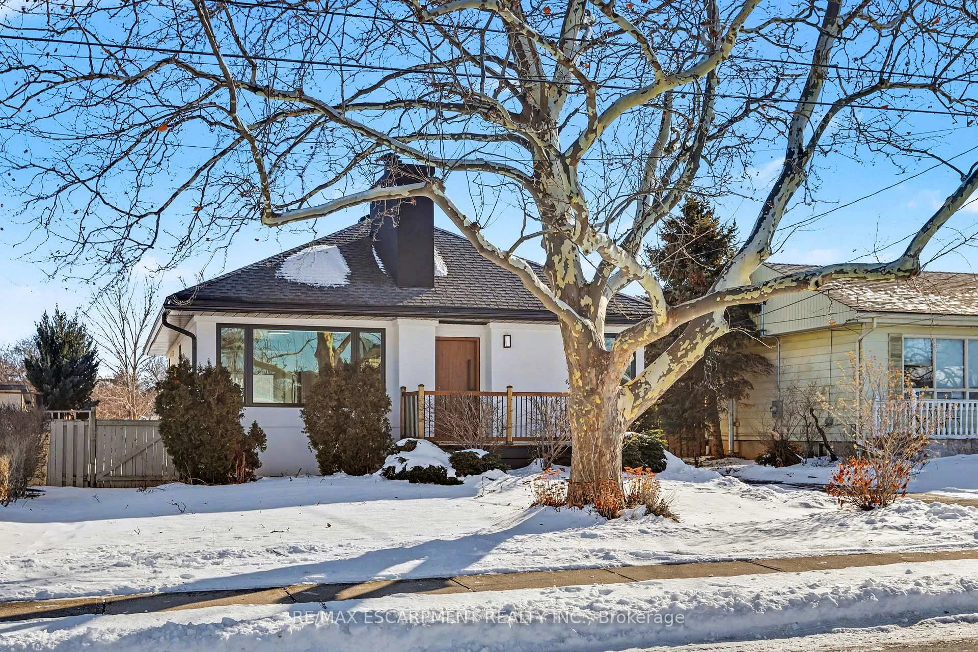 Photo 3 of 10 Norwich Road, Hamilton, Stoney Creek — HOMEH