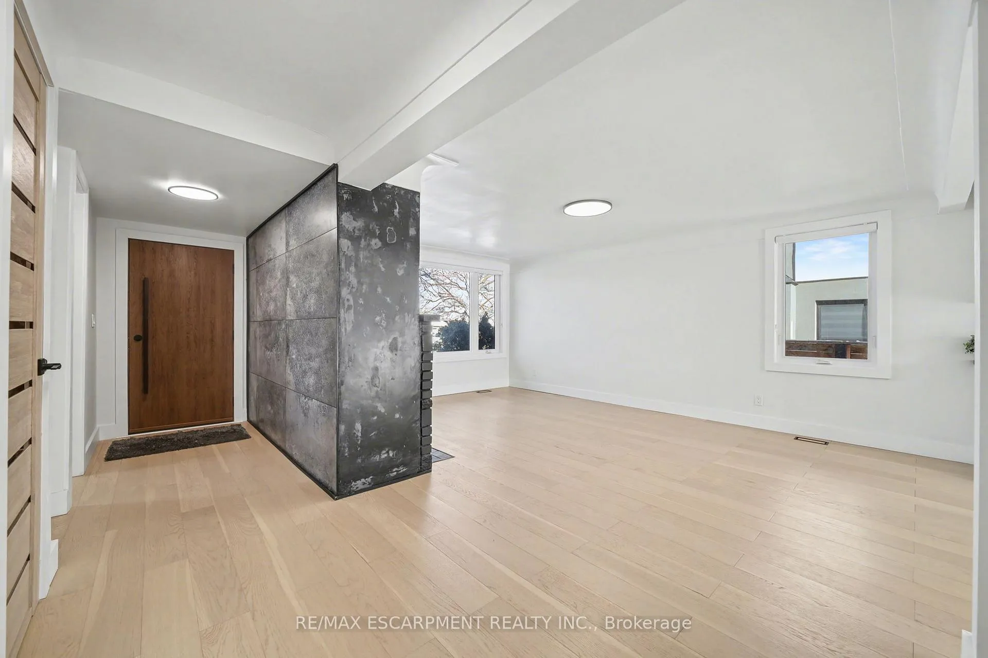 Photo 7 of 10 Norwich Road, Hamilton, Stoney Creek — HOMEH