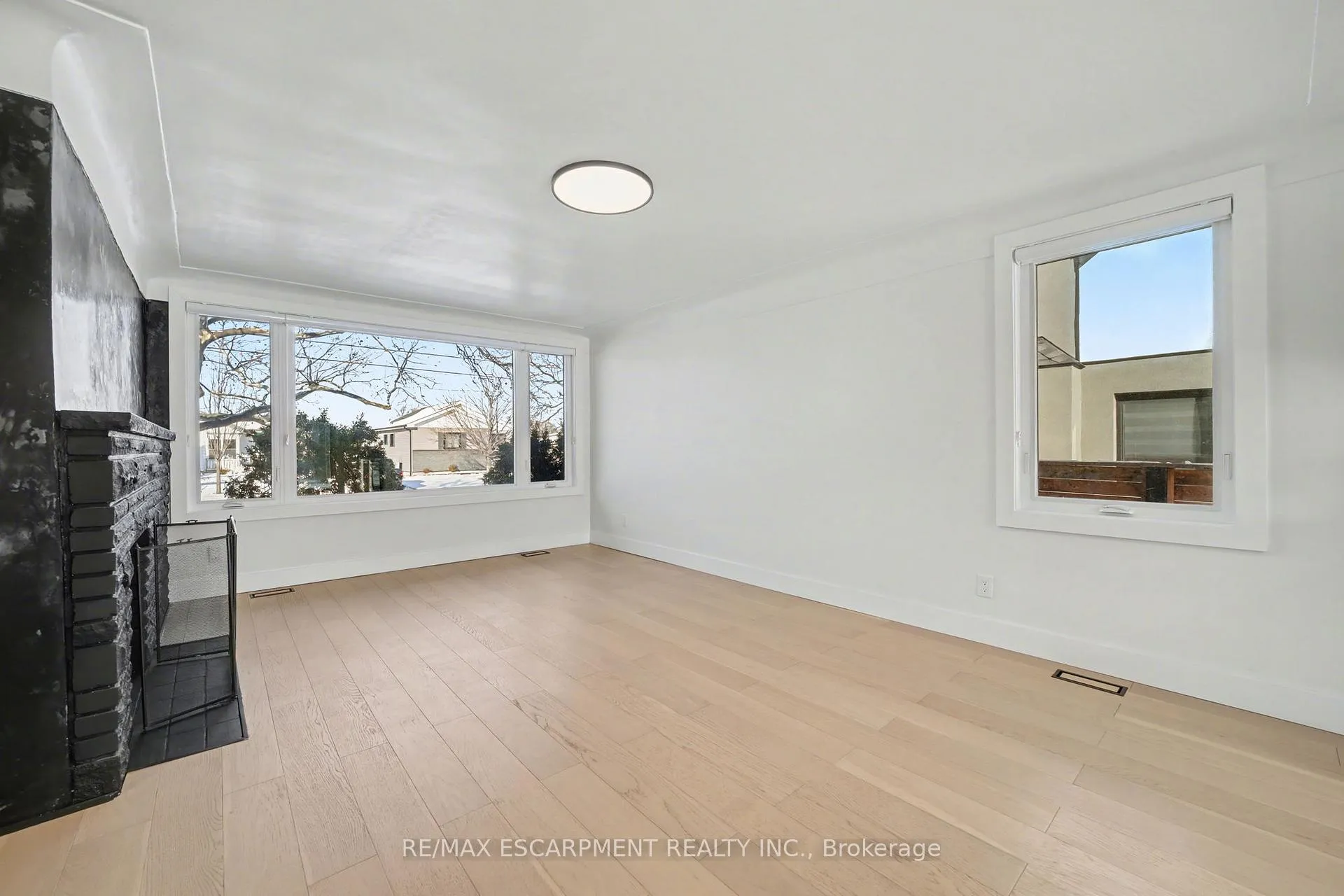 Photo 8 of 10 Norwich Road, Hamilton, Stoney Creek — HOMEH
