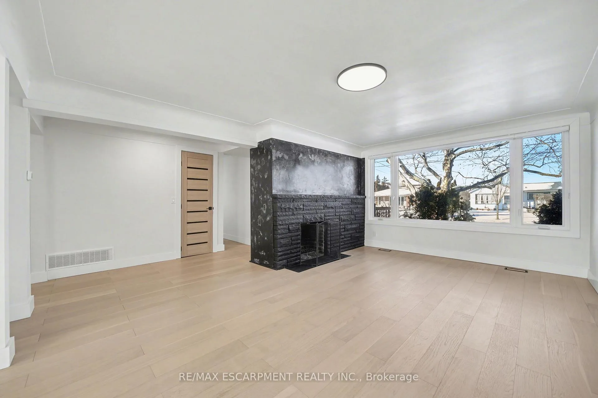 Photo 9 of 10 Norwich Road, Hamilton, Stoney Creek — HOMEH