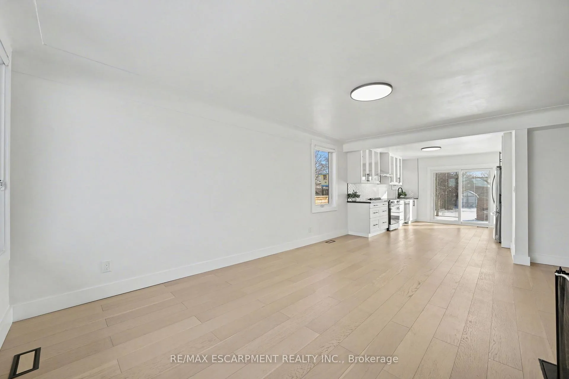 Photo 11 of 10 Norwich Road, Hamilton, Stoney Creek — HOMEH