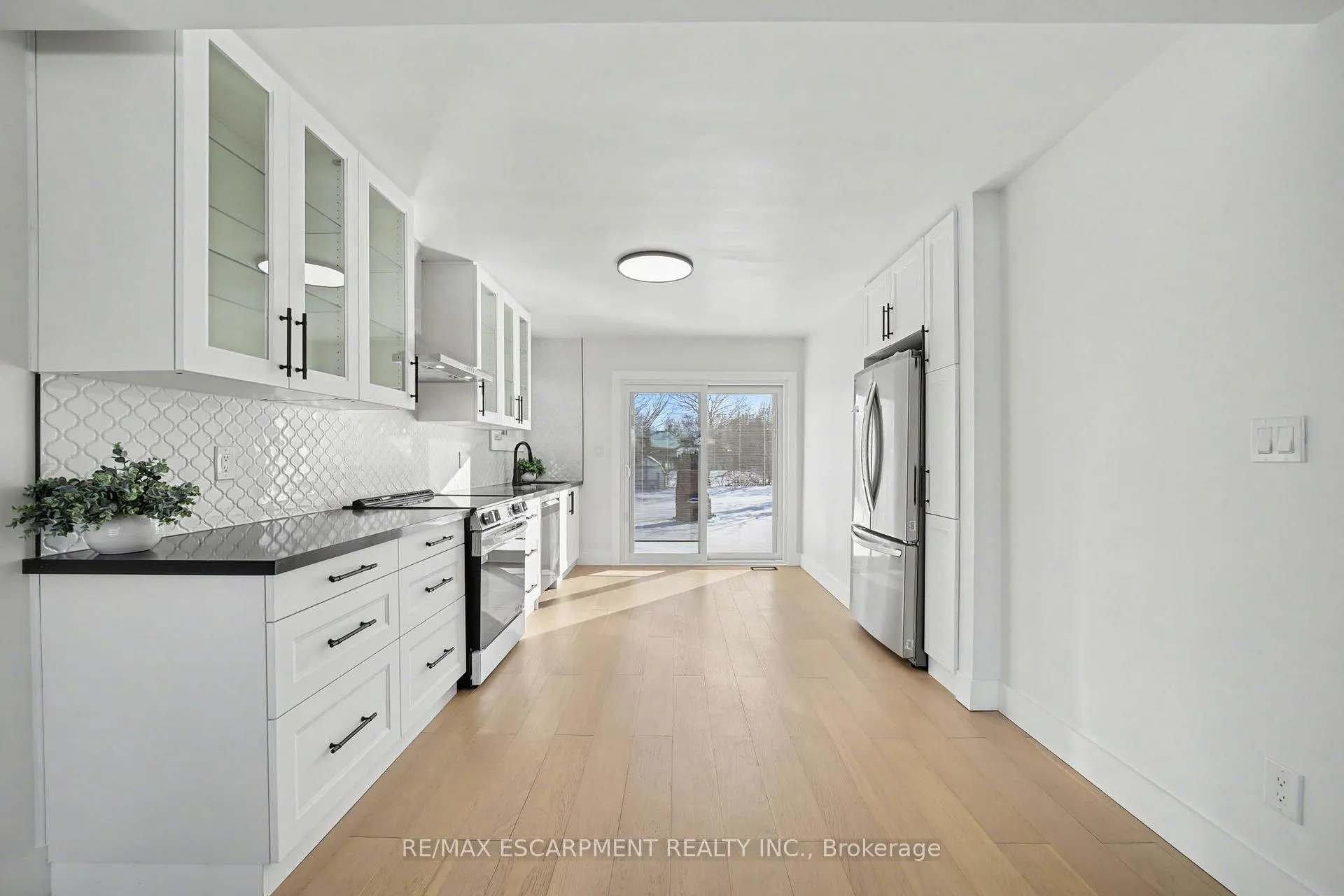 Photo 13 of 10 Norwich Road, Hamilton, Stoney Creek — HOMEH