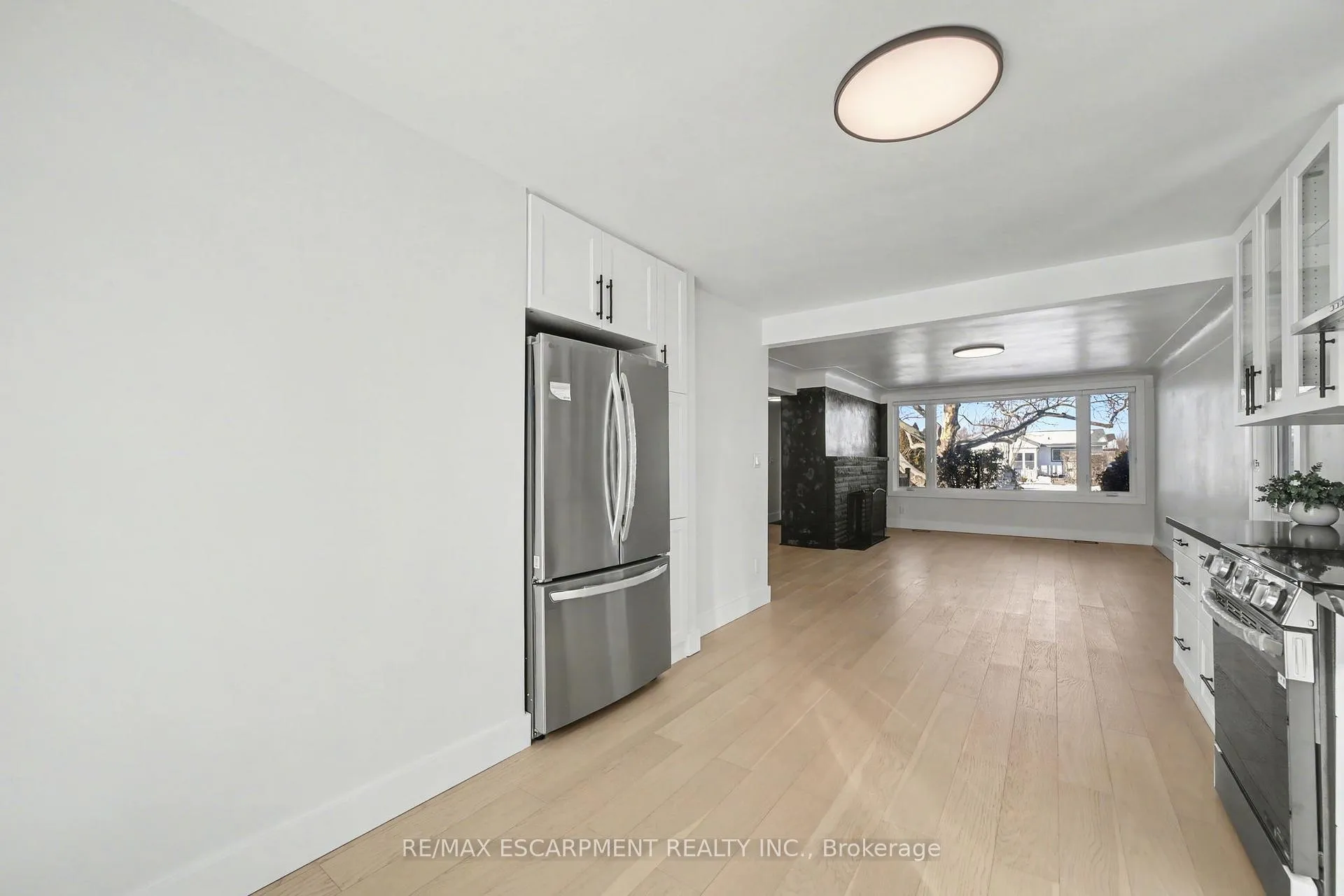 Photo 14 of 10 Norwich Road, Hamilton, Stoney Creek — HOMEH