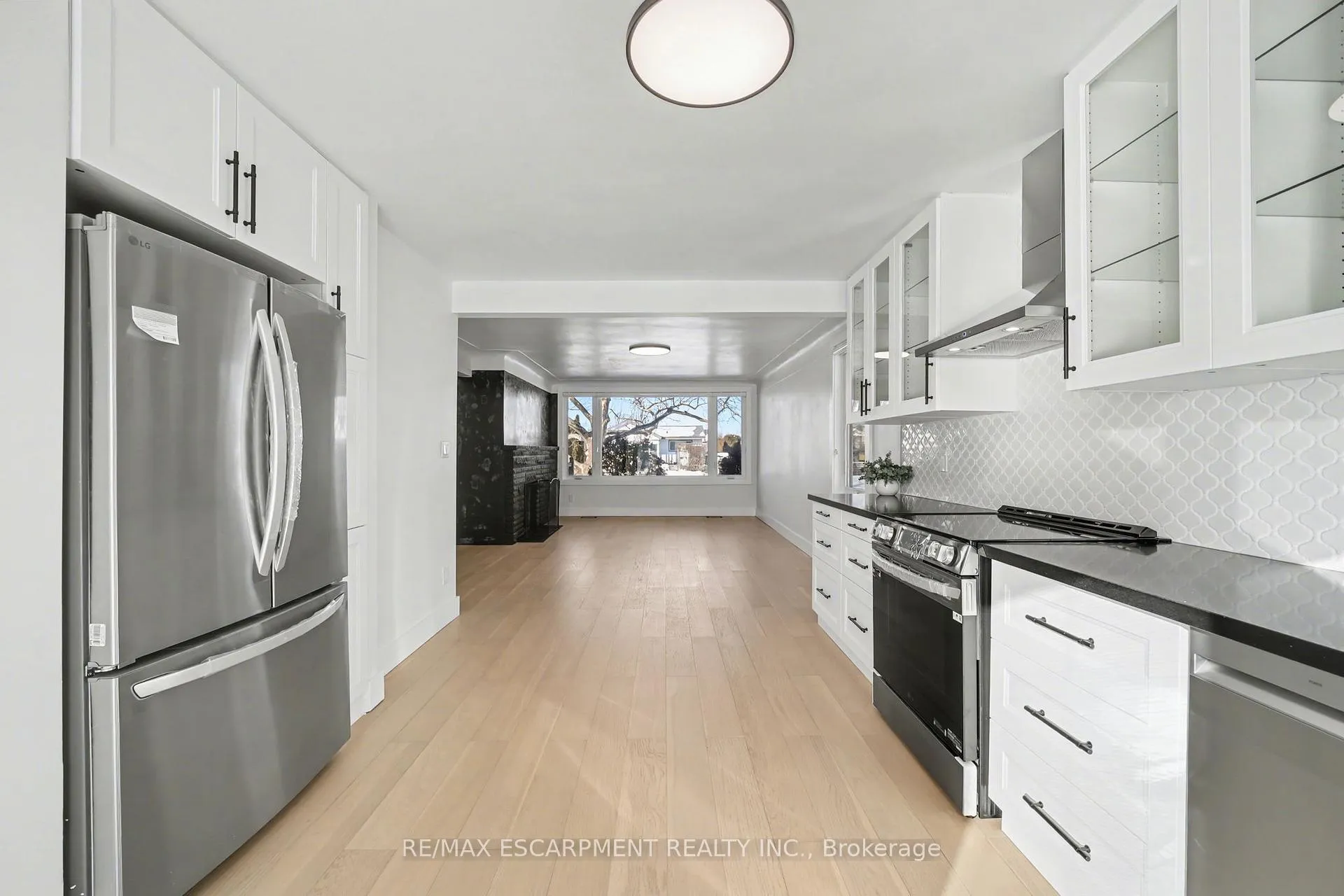 Photo 15 of 10 Norwich Road, Hamilton, Stoney Creek — HOMEH