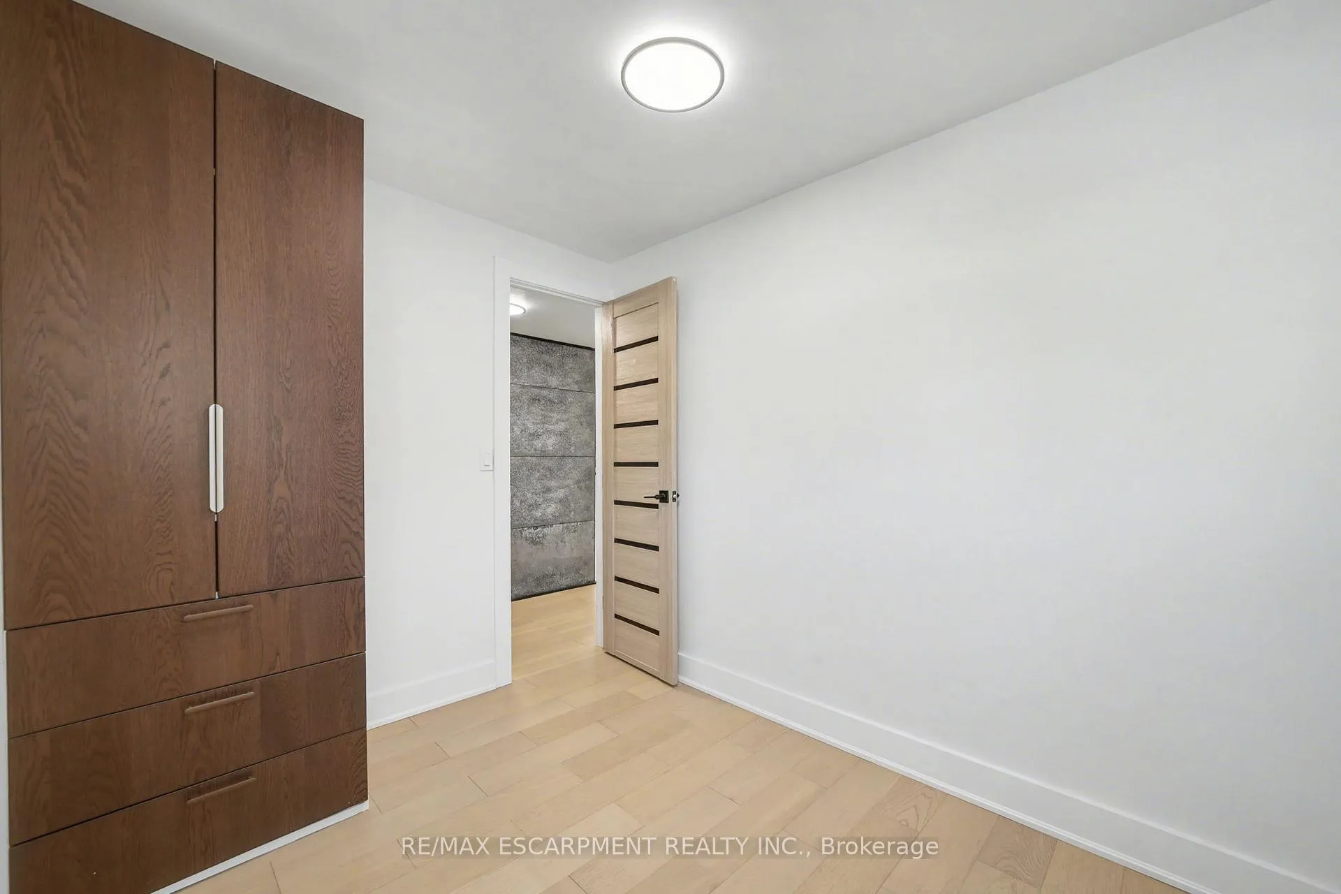 Photo 19 of 10 Norwich Road, Hamilton, Stoney Creek — HOMEH