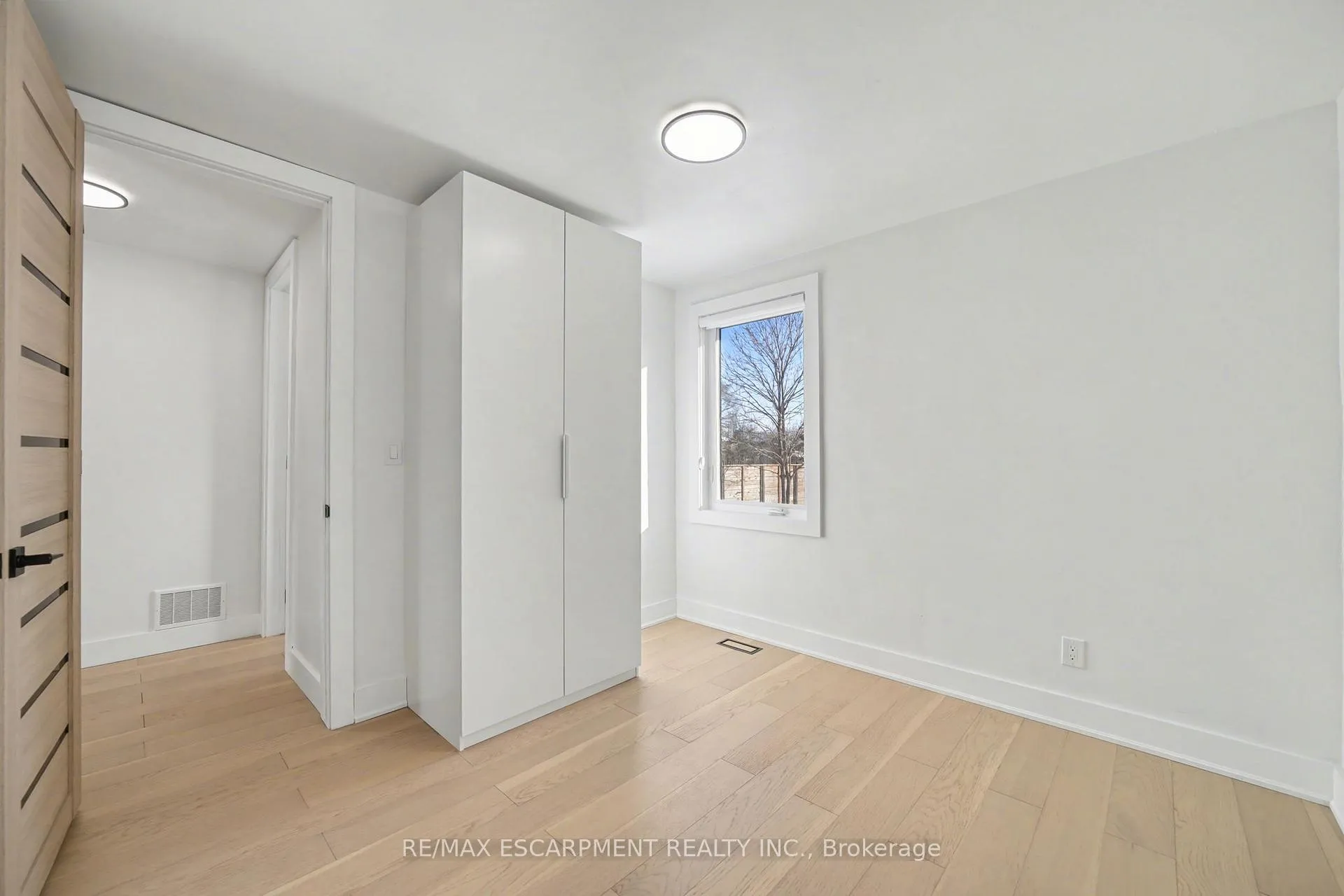 Photo 24 of 10 Norwich Road, Hamilton, Stoney Creek — HOMEH